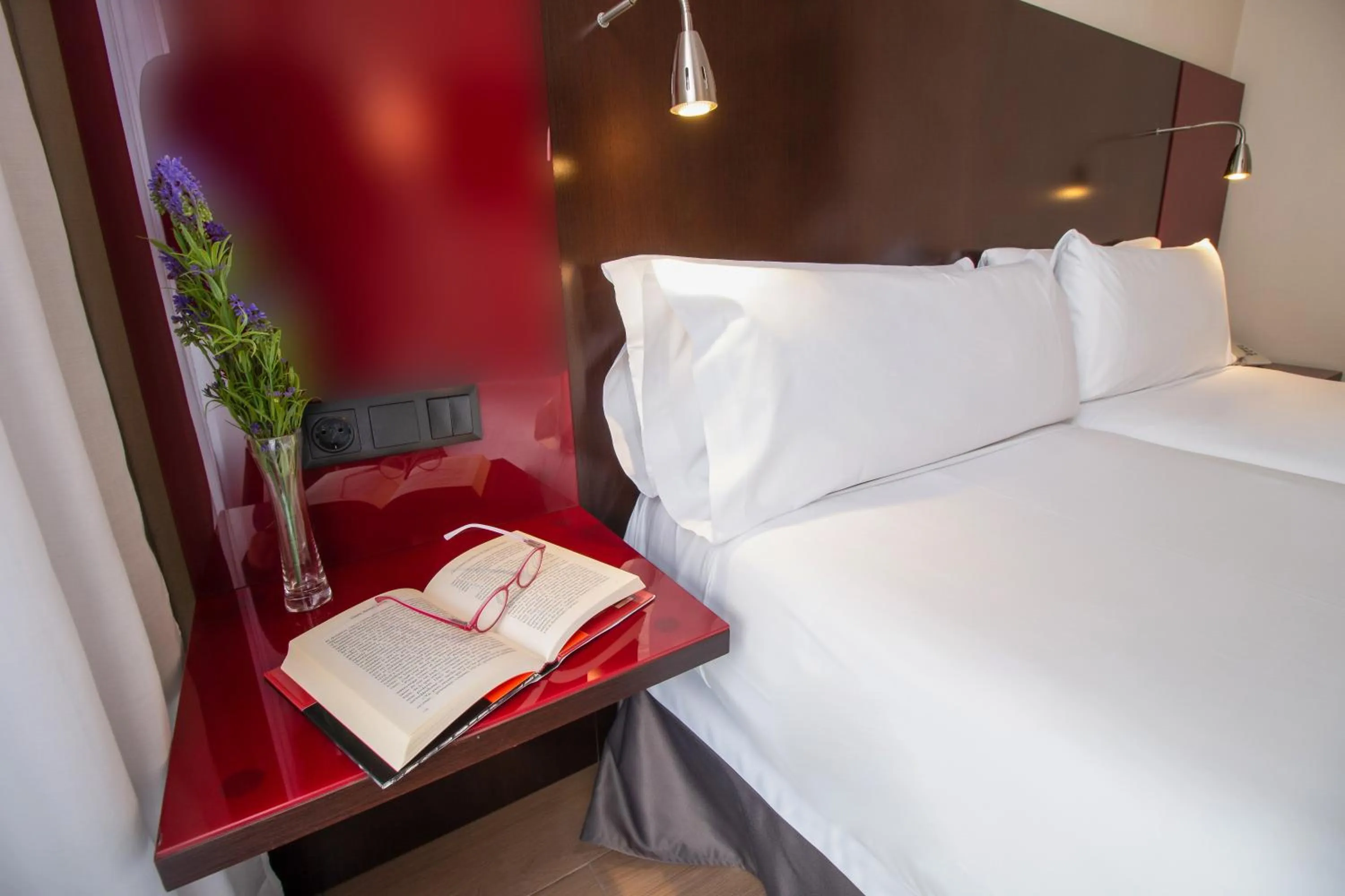 Decorative detail, Bed in SM Hotel Teatre Auditori