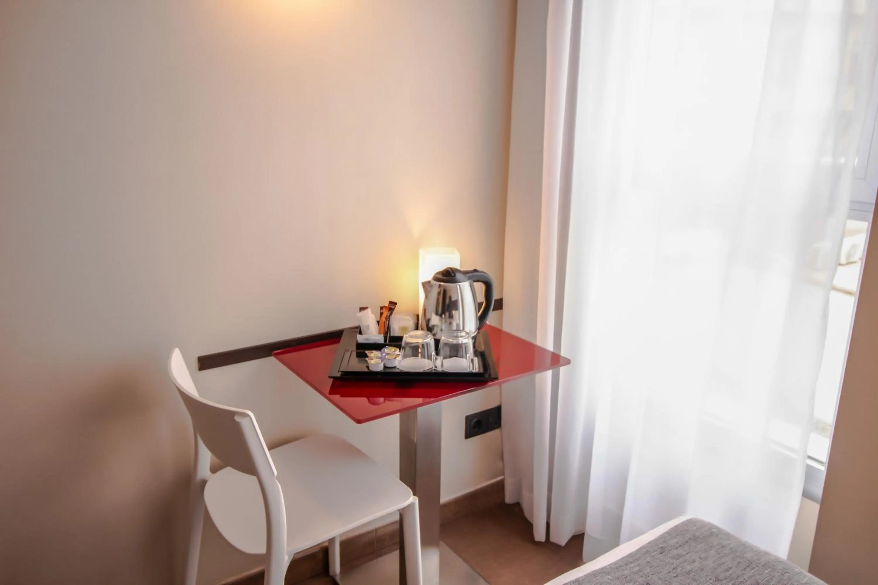 Coffee/tea facilities in SM Hotel Teatre Auditori