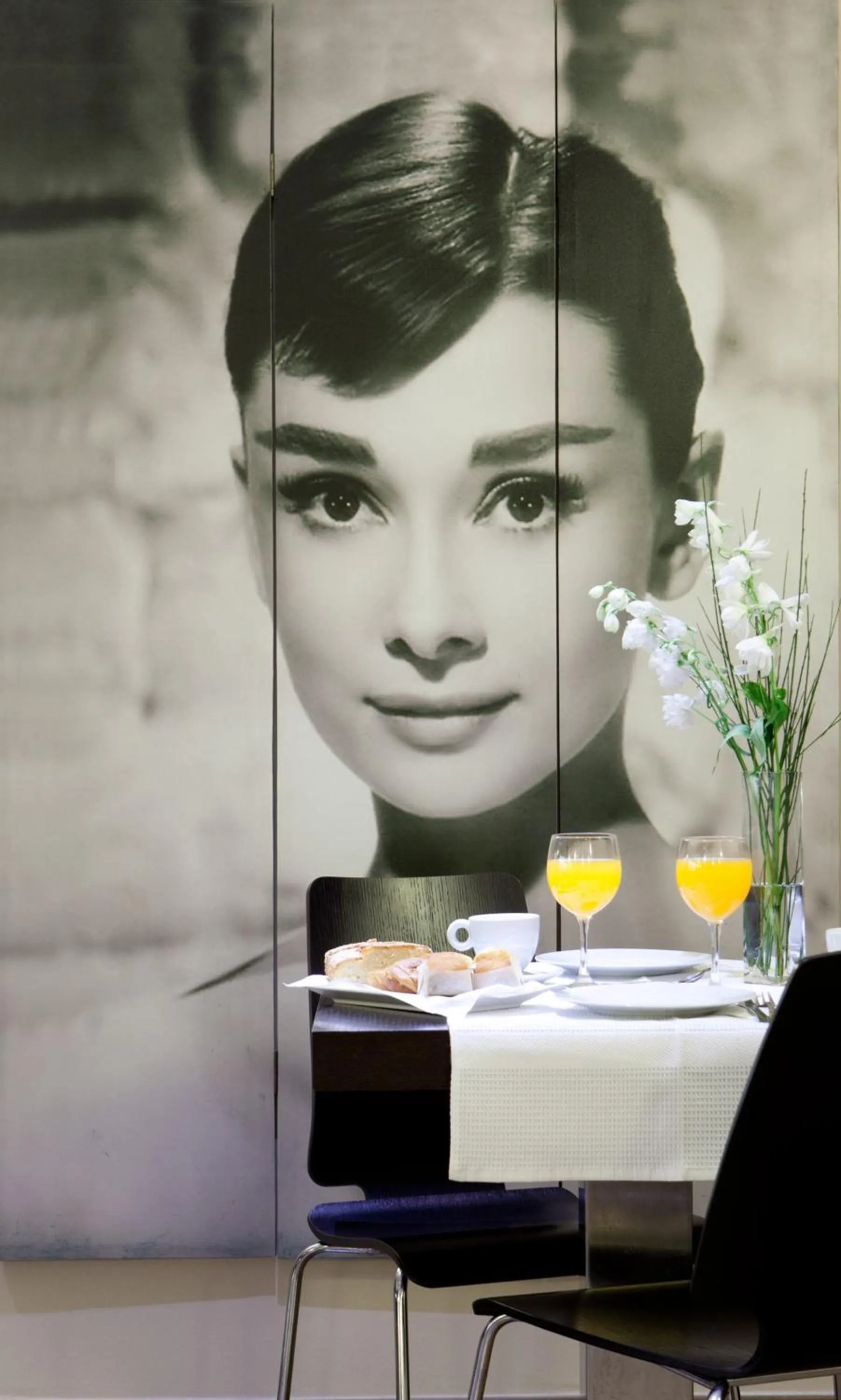 Restaurant/places to eat in SM Hotel Teatre Auditori