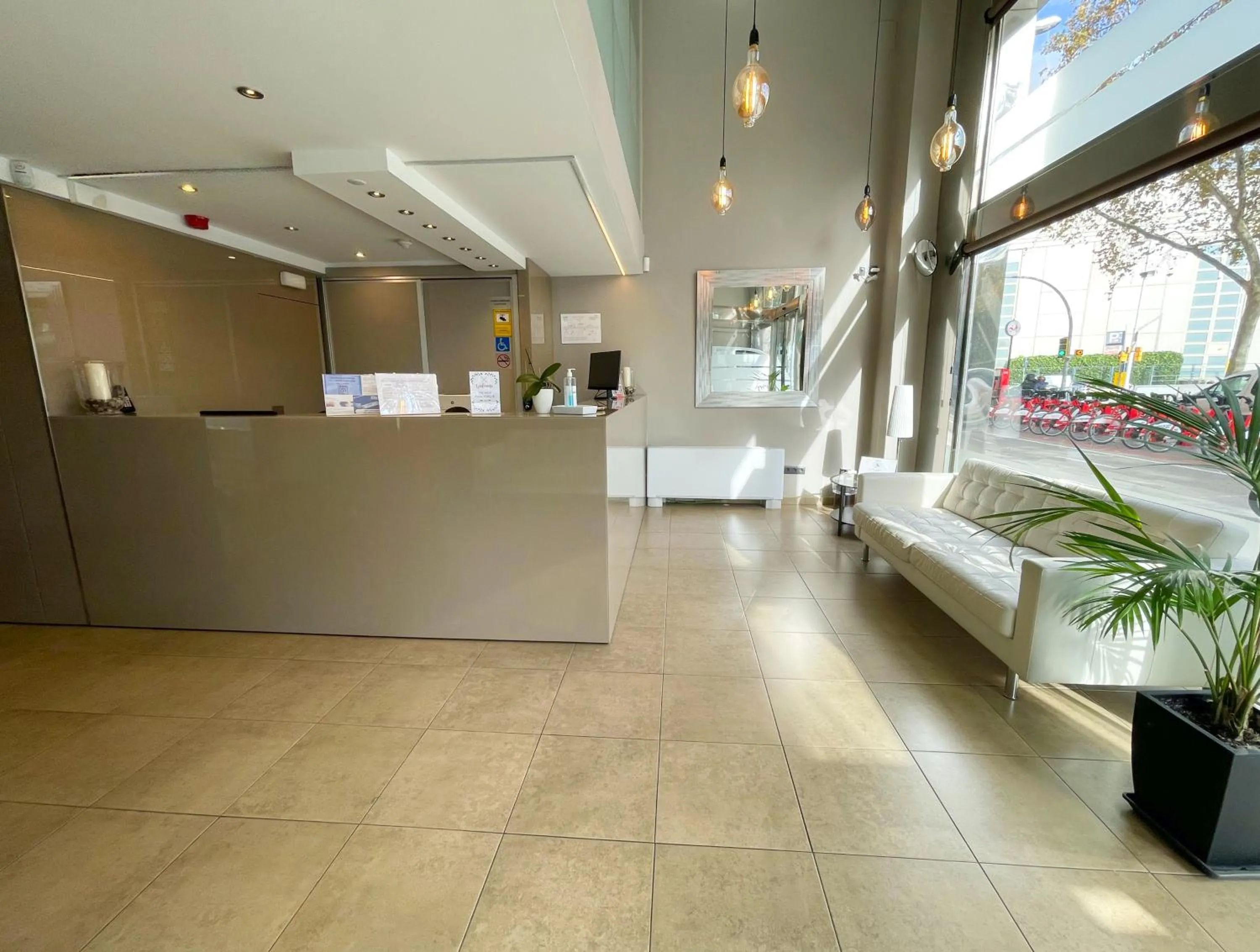 Lobby or reception, Bed in SM Hotel Teatre Auditori