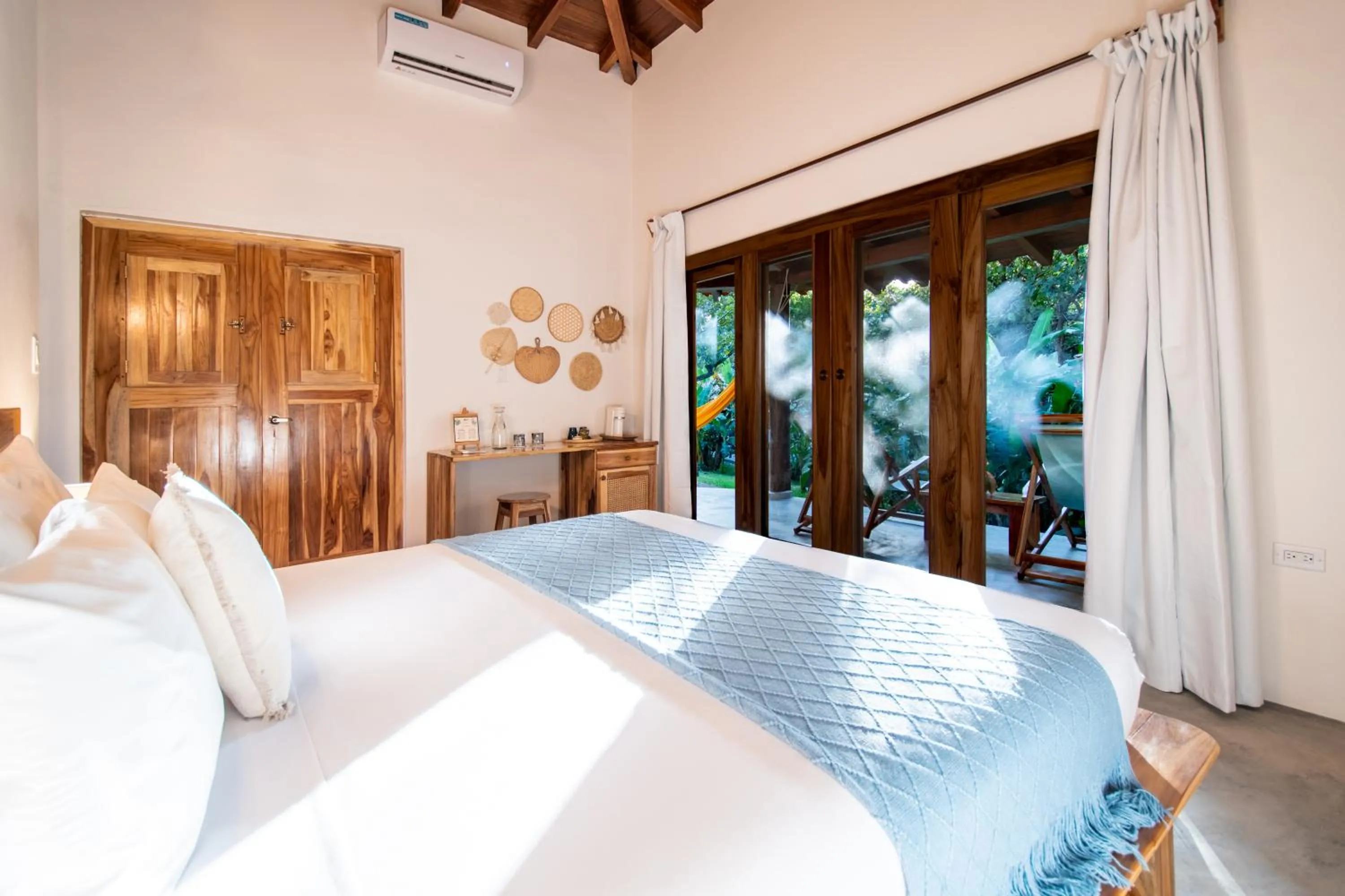 Bedroom, Bed in Villa Coco