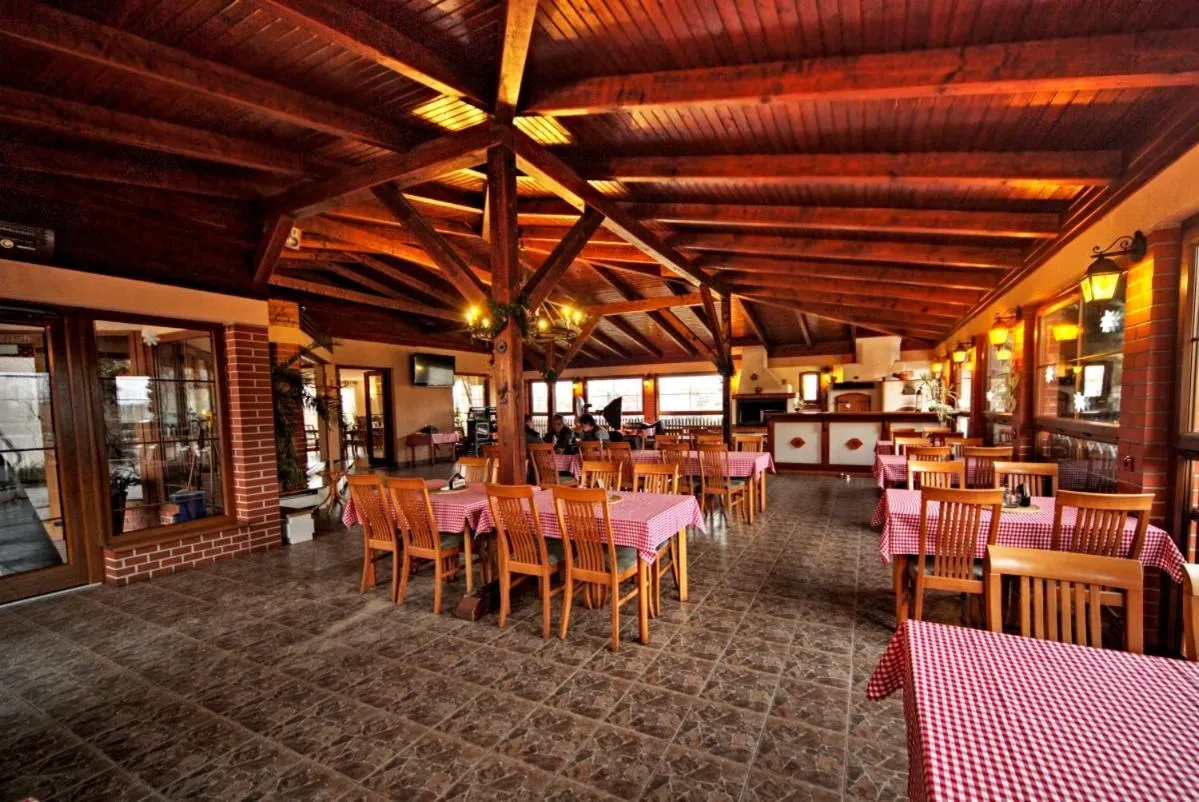 Restaurant/places to eat in Motel U Krbu