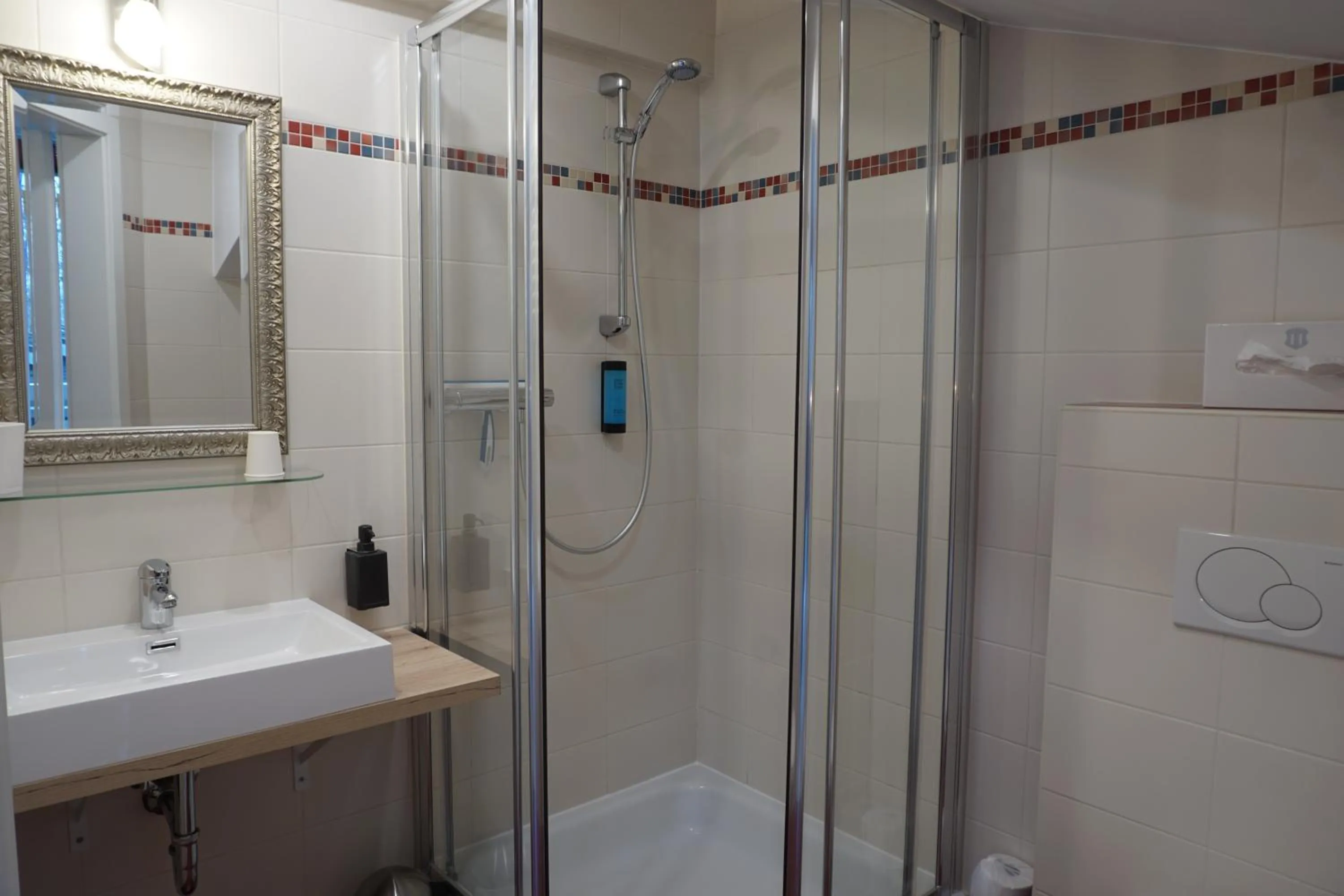Shower in Hotel Groote Engel