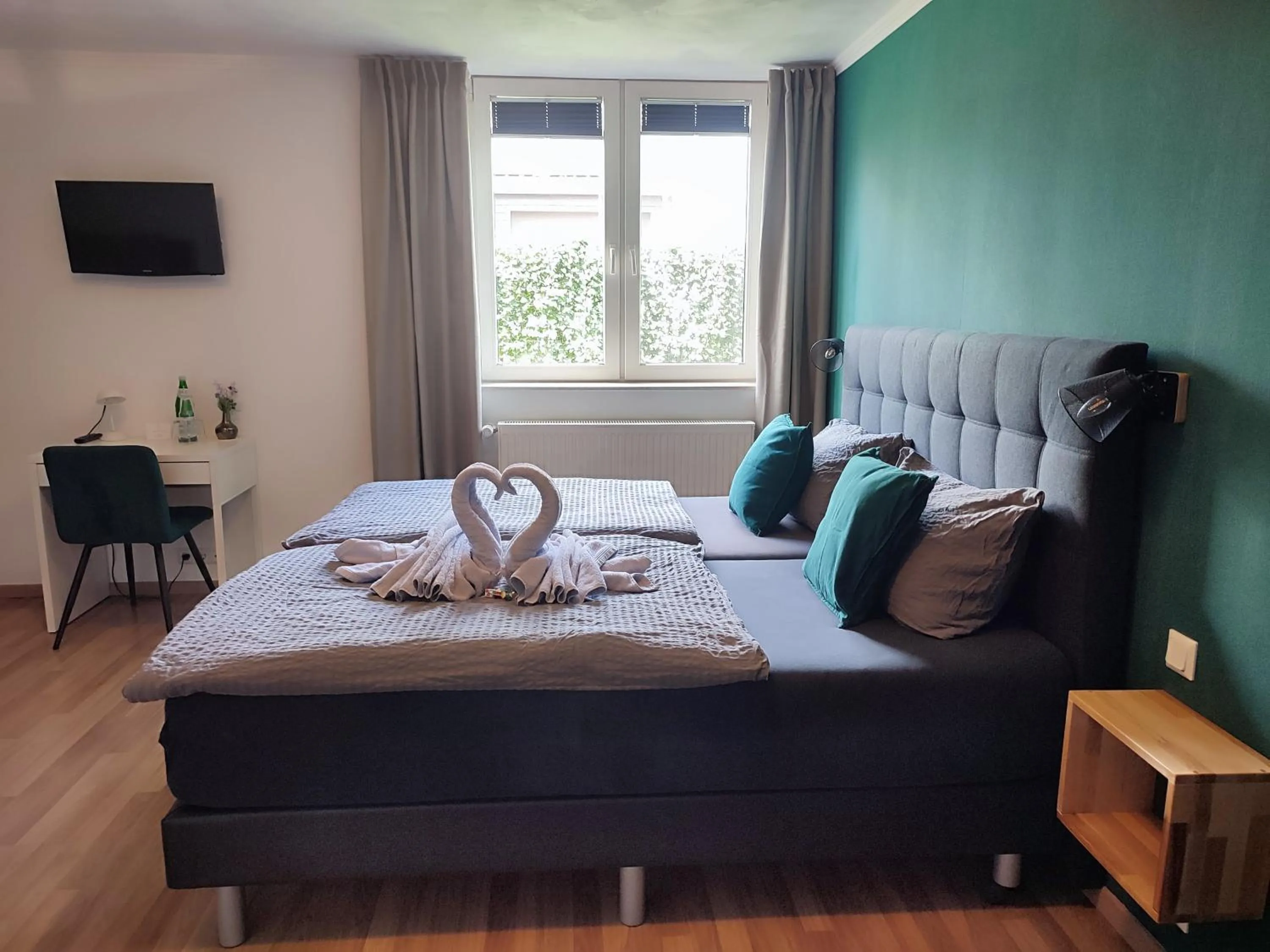 Photo of the whole room, Bed in Hotel Groote Engel