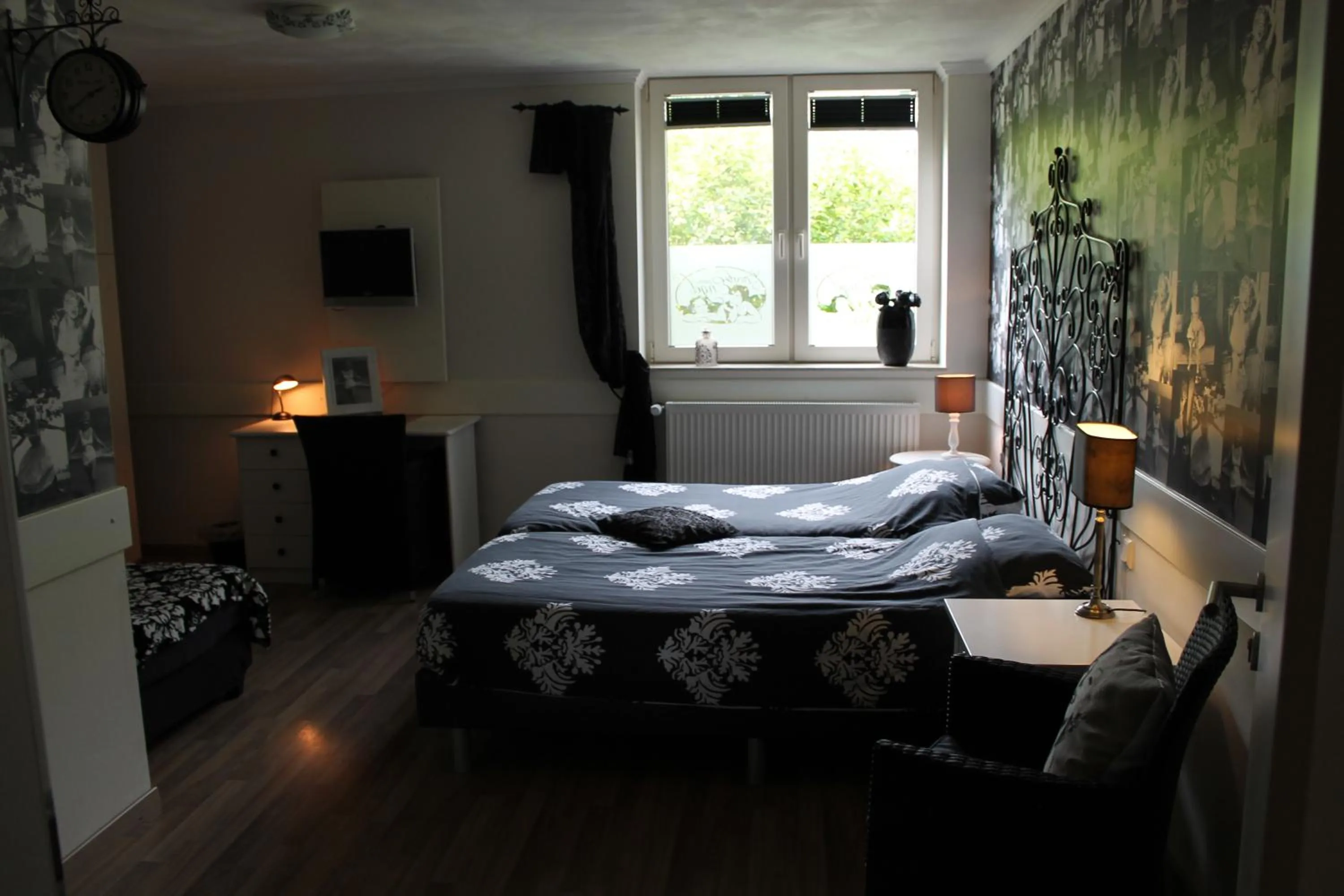 Bedroom, Bed in Hotel Groote Engel