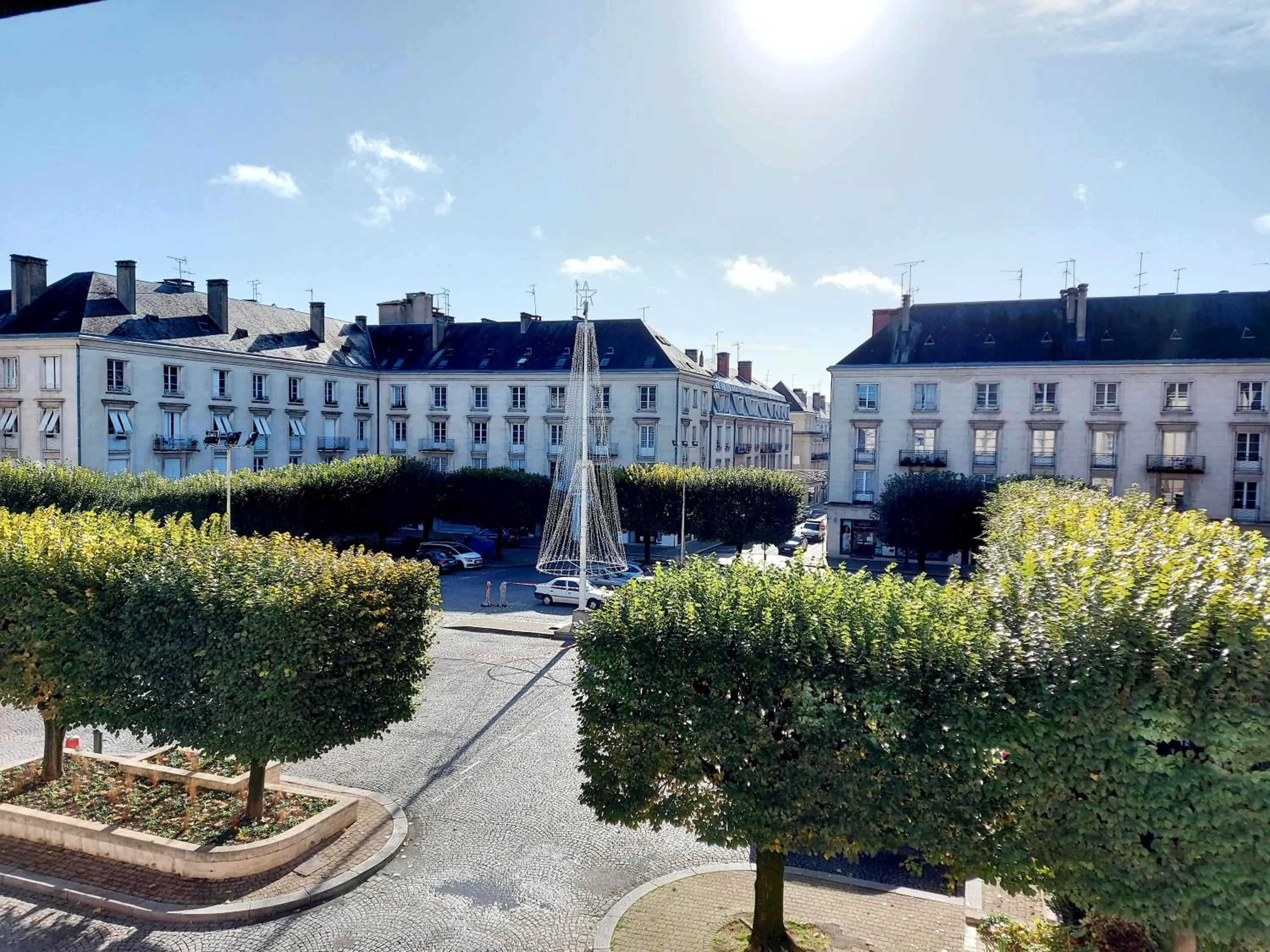 Neighbourhood in Hotel Mondial