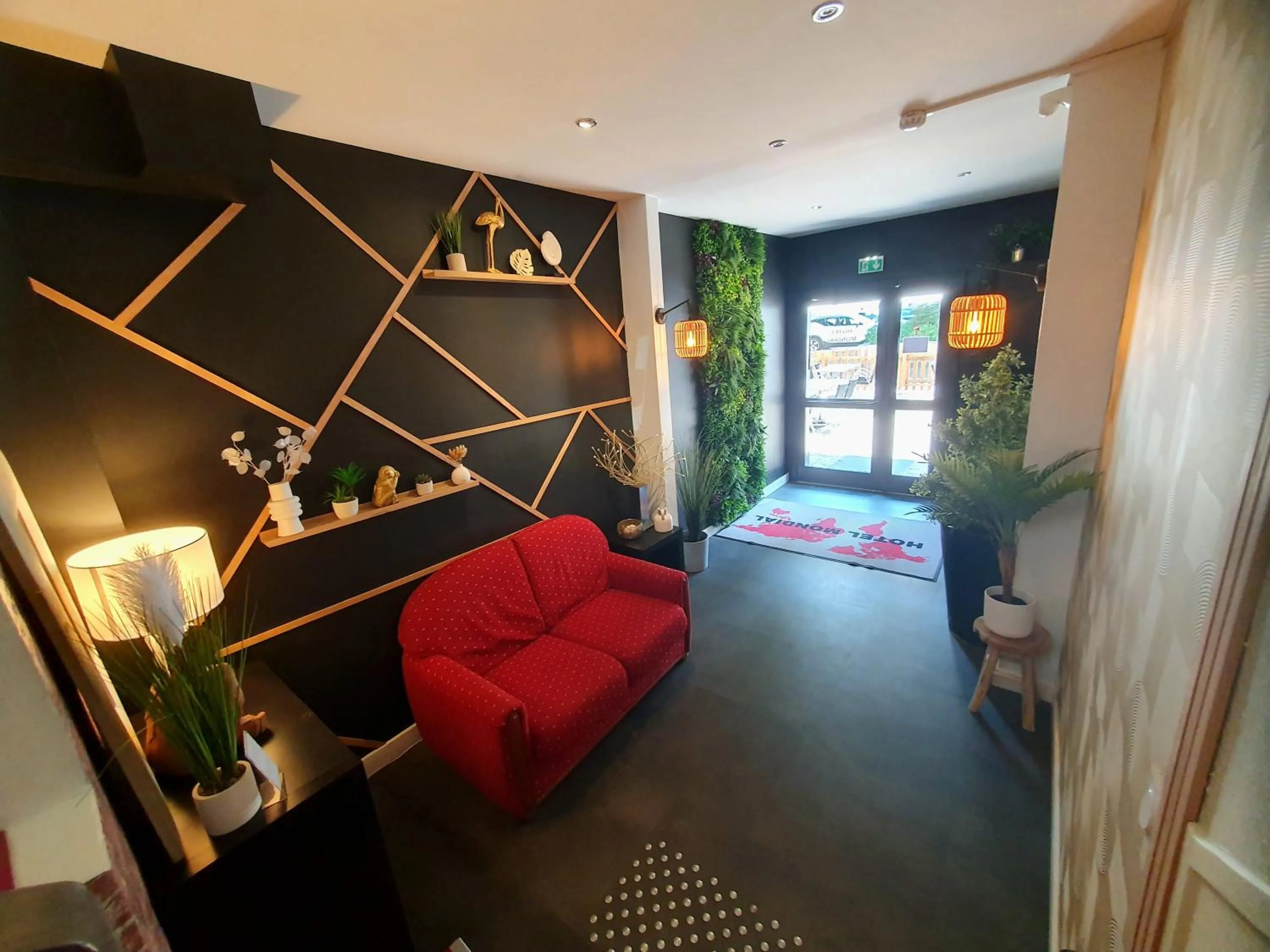 Facade/entrance in Hotel Mondial