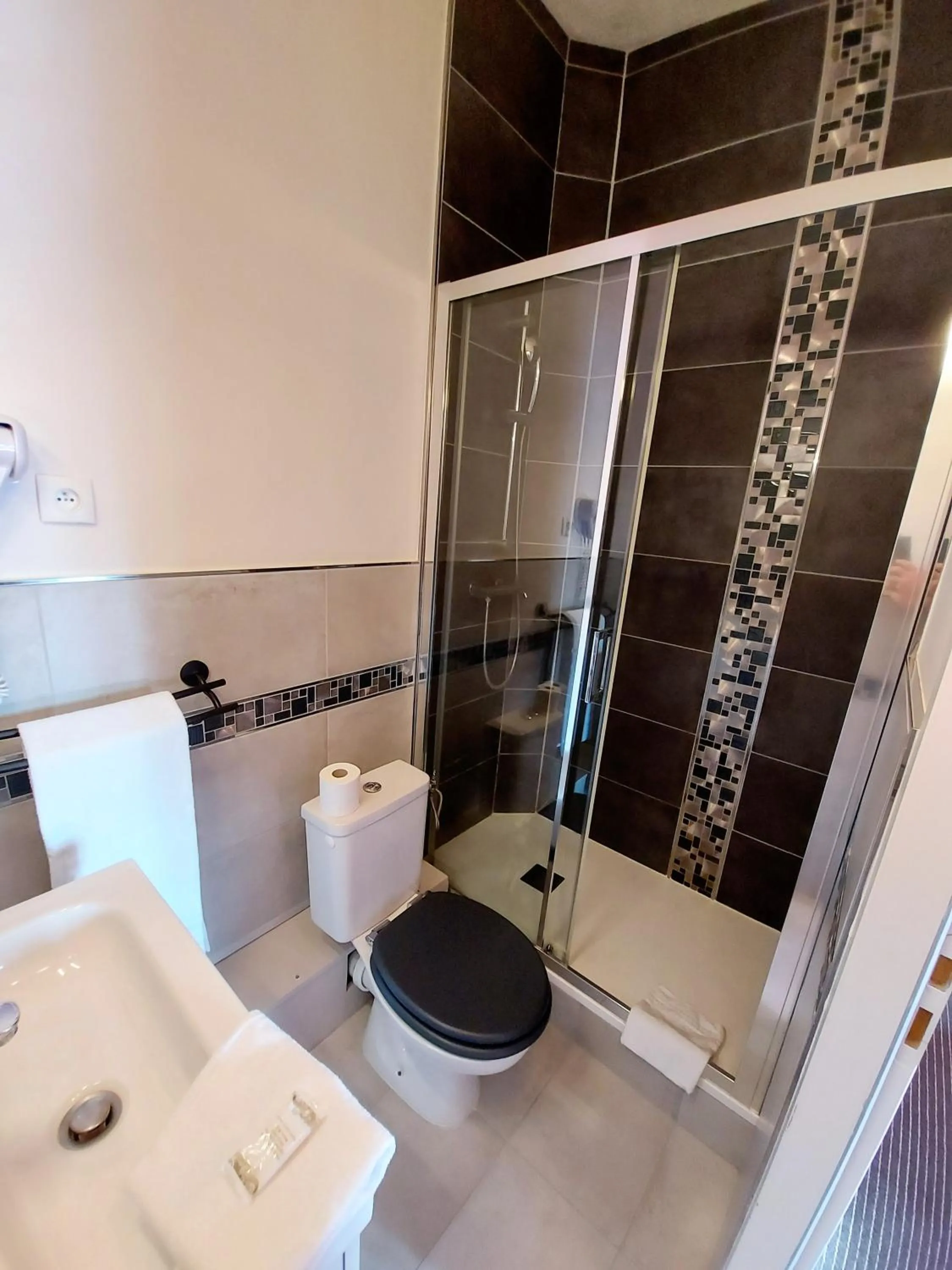 Bathroom in Hotel Mondial