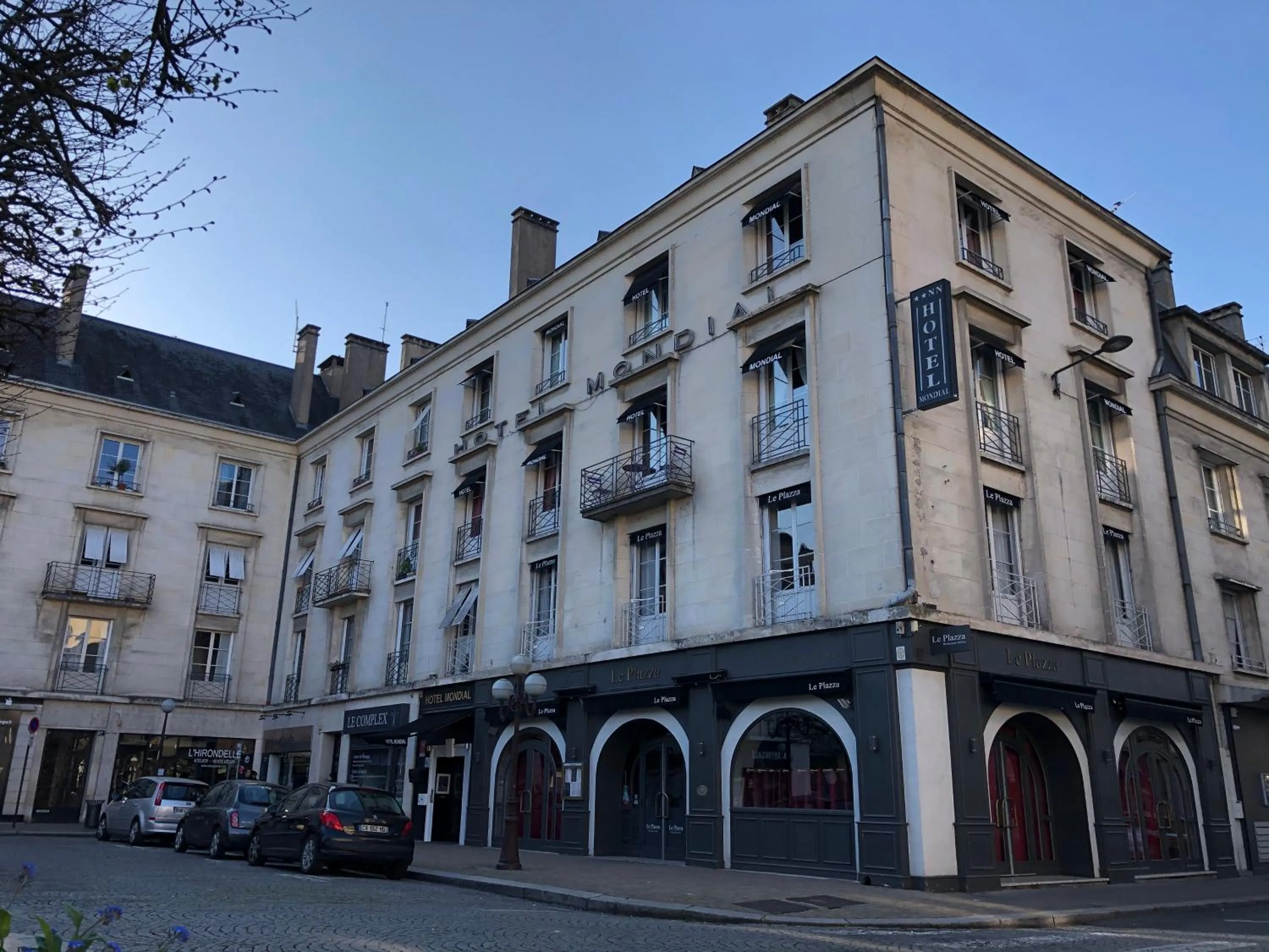 Facade/entrance in Hotel Mondial