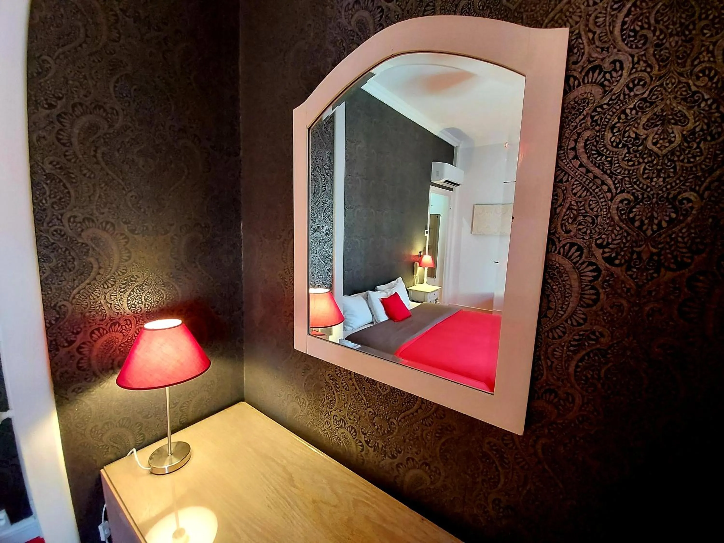 Decorative detail, Bed in Hotel Mondial