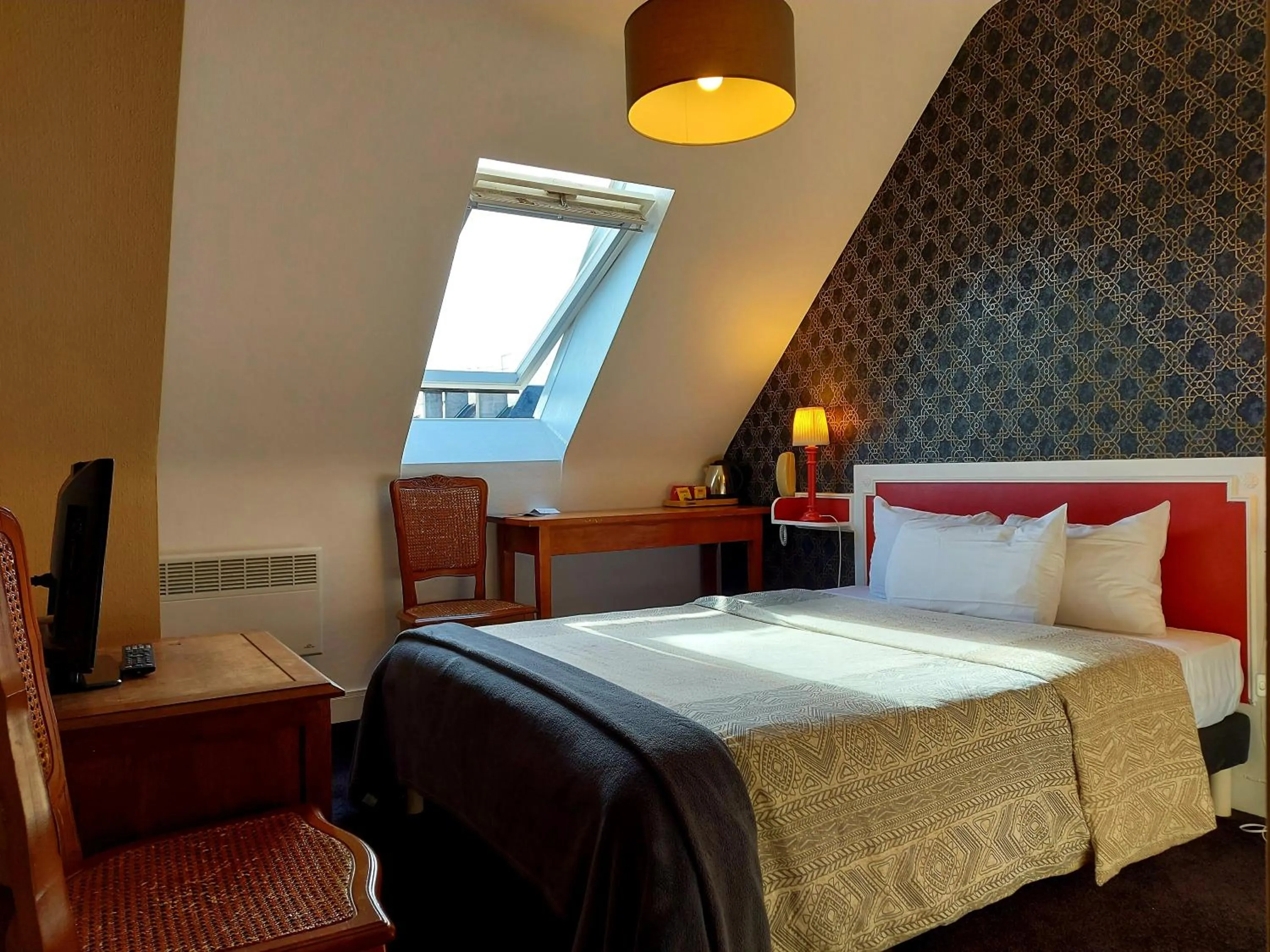 Photo of the whole room, Bed in Hotel Mondial