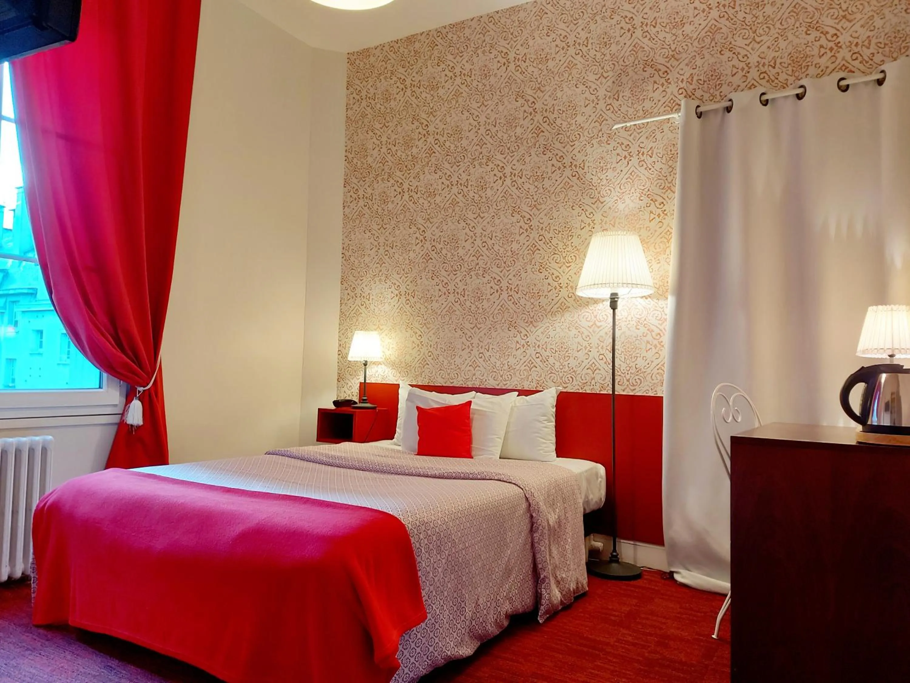 Photo of the whole room, Bed in Hotel Mondial