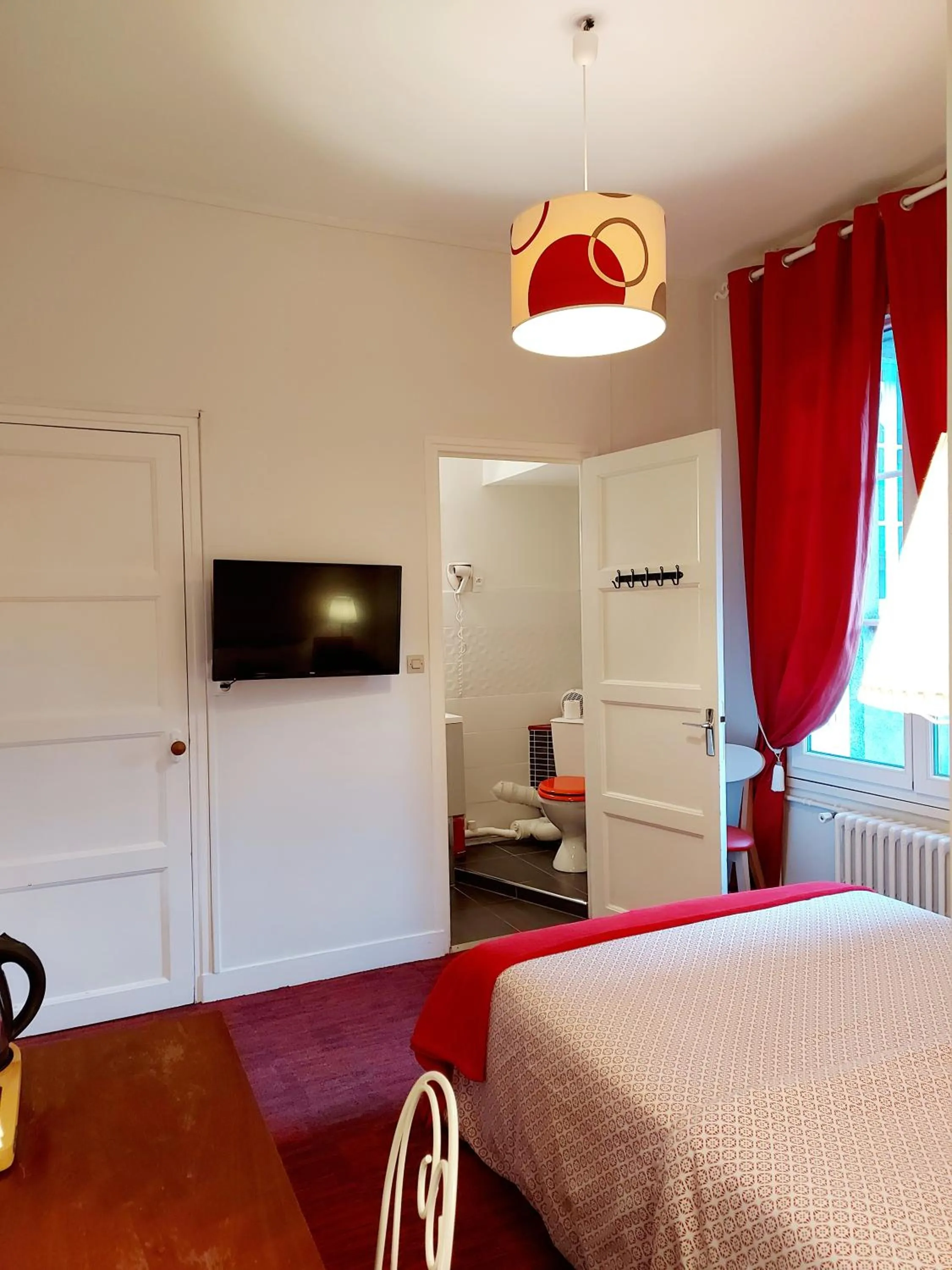 Photo of the whole room, Bed in Hotel Mondial