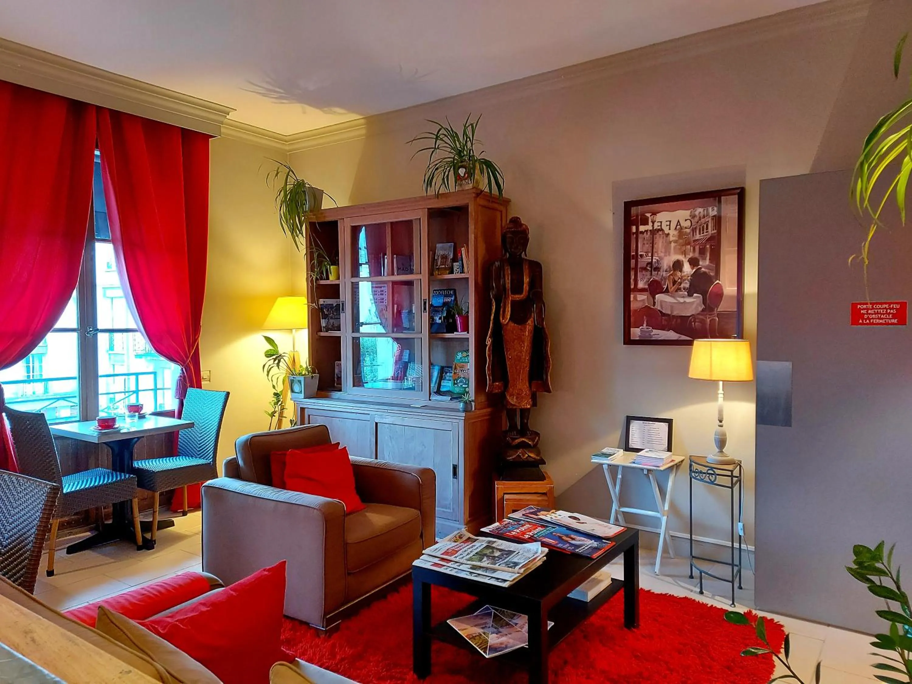 Restaurant/places to eat in Hotel Mondial