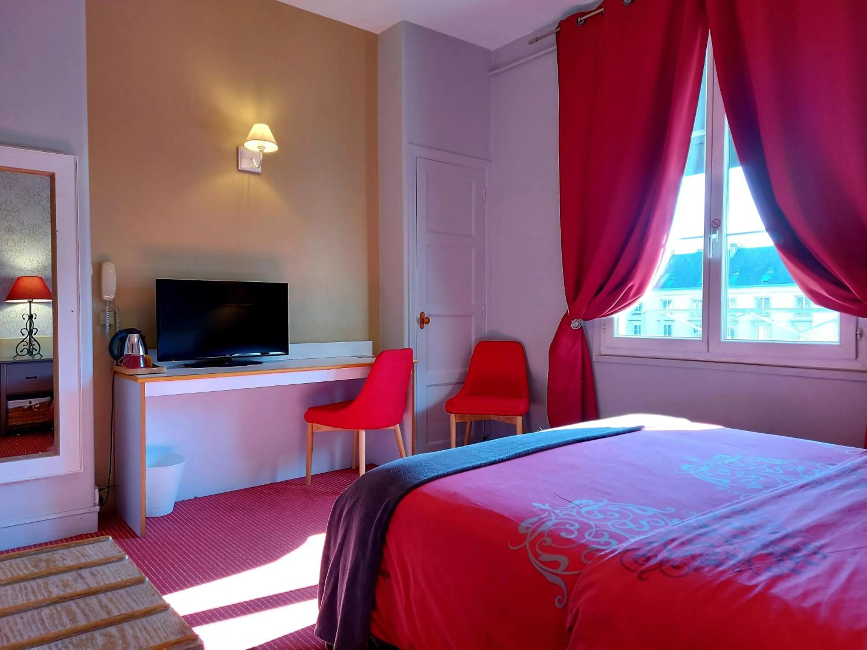 Photo of the whole room, Bed in Hotel Mondial