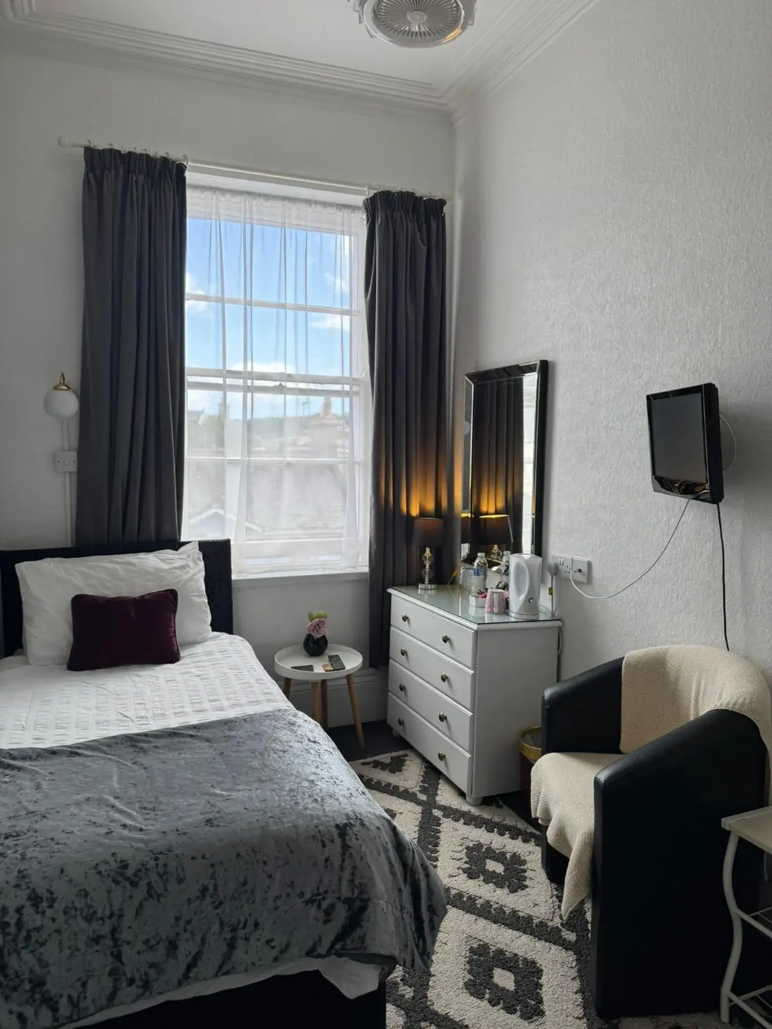 Single Room with Shower - single occupancy in The Patricia Single Room with Shower - single occupancy in The Patricia