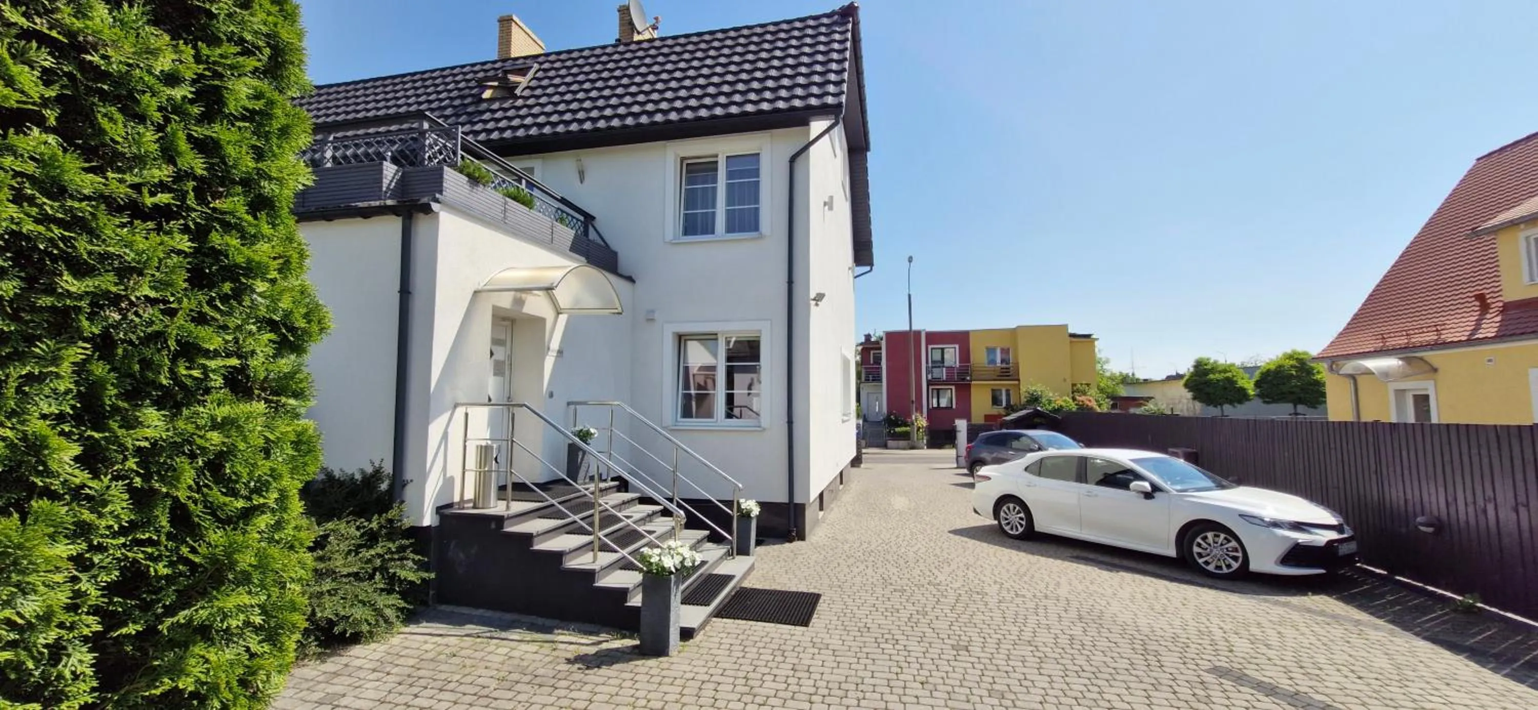 Parking in Villa Stratus