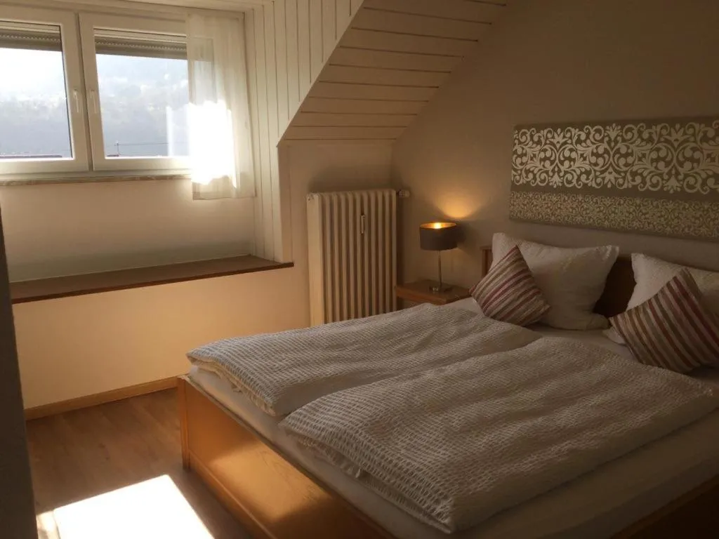 Bed in Gästehaus Am Rebenhang