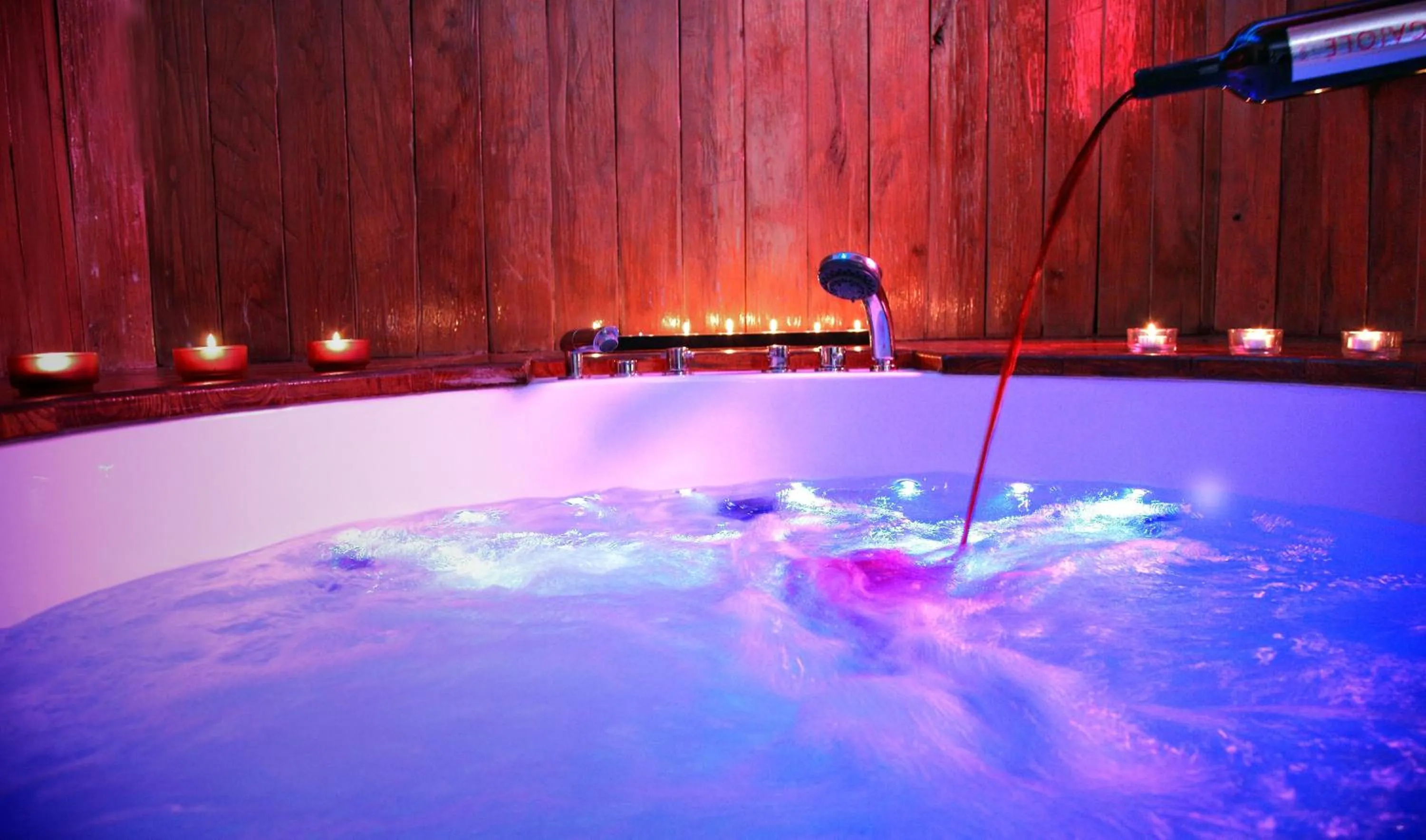 Hot Tub in Borgo Casa al Vento