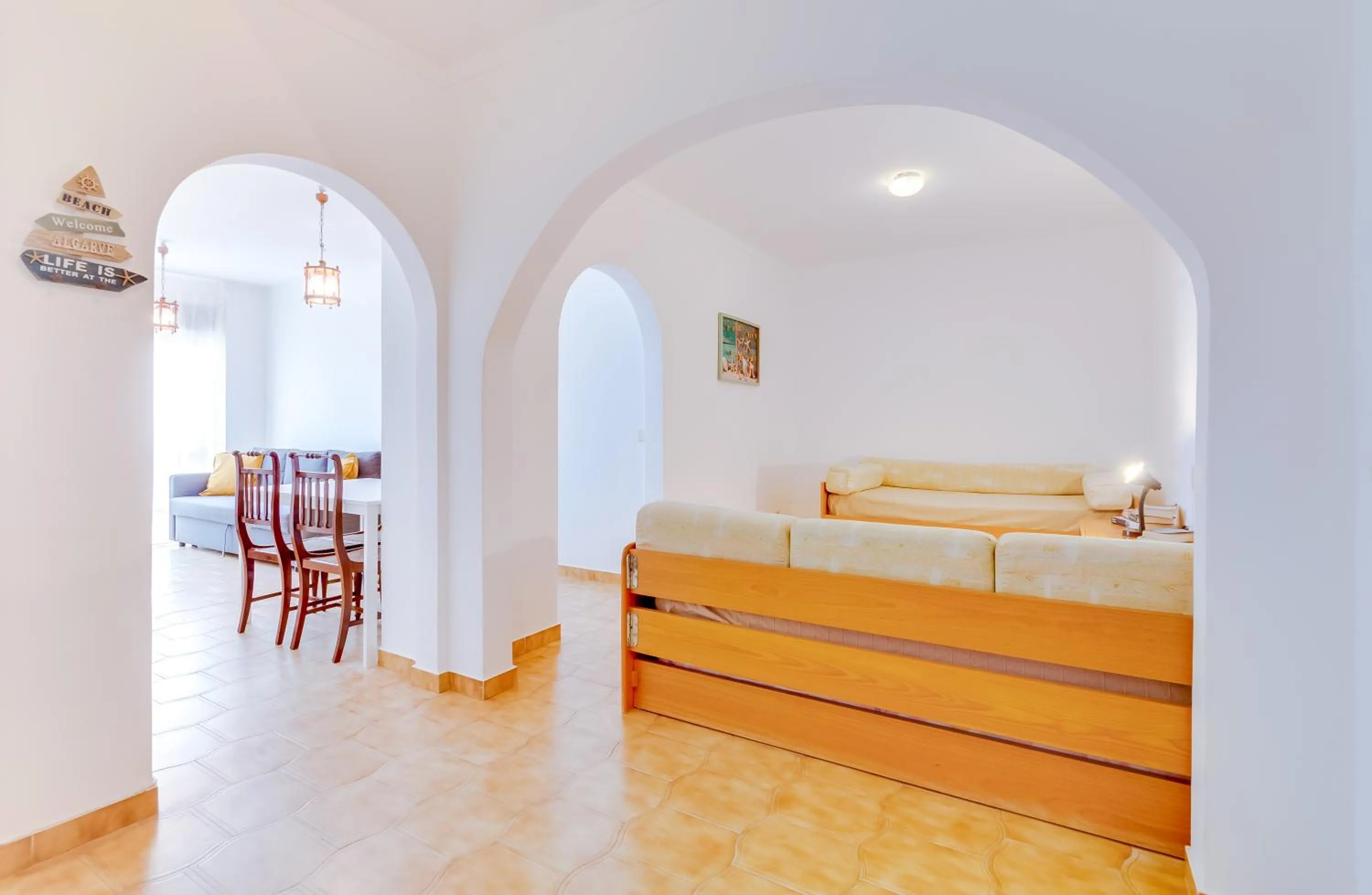 Living room, Bed in AL - Apartamento Girassol