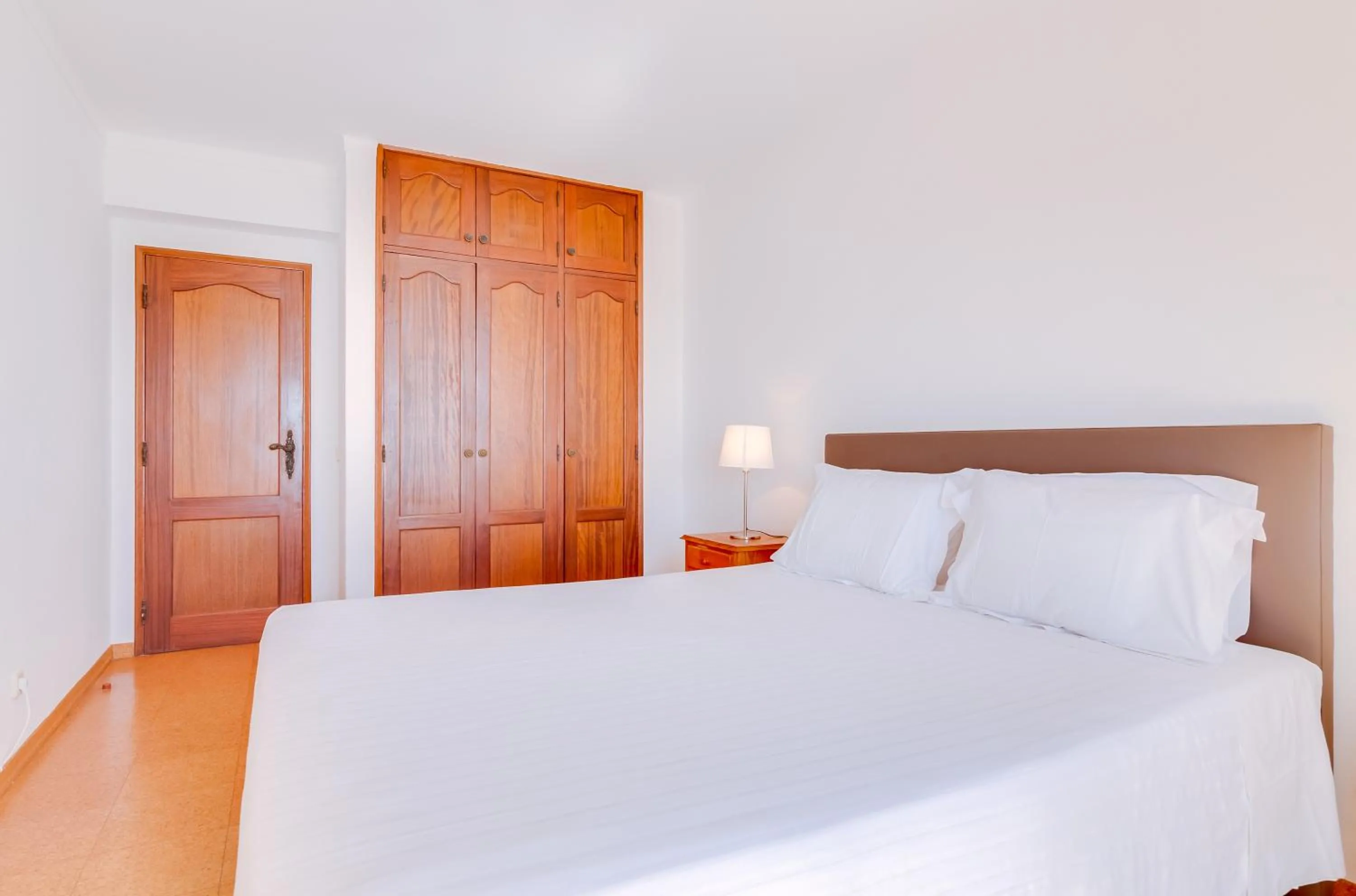 Bedroom, Bed in AL - Apartamento Girassol