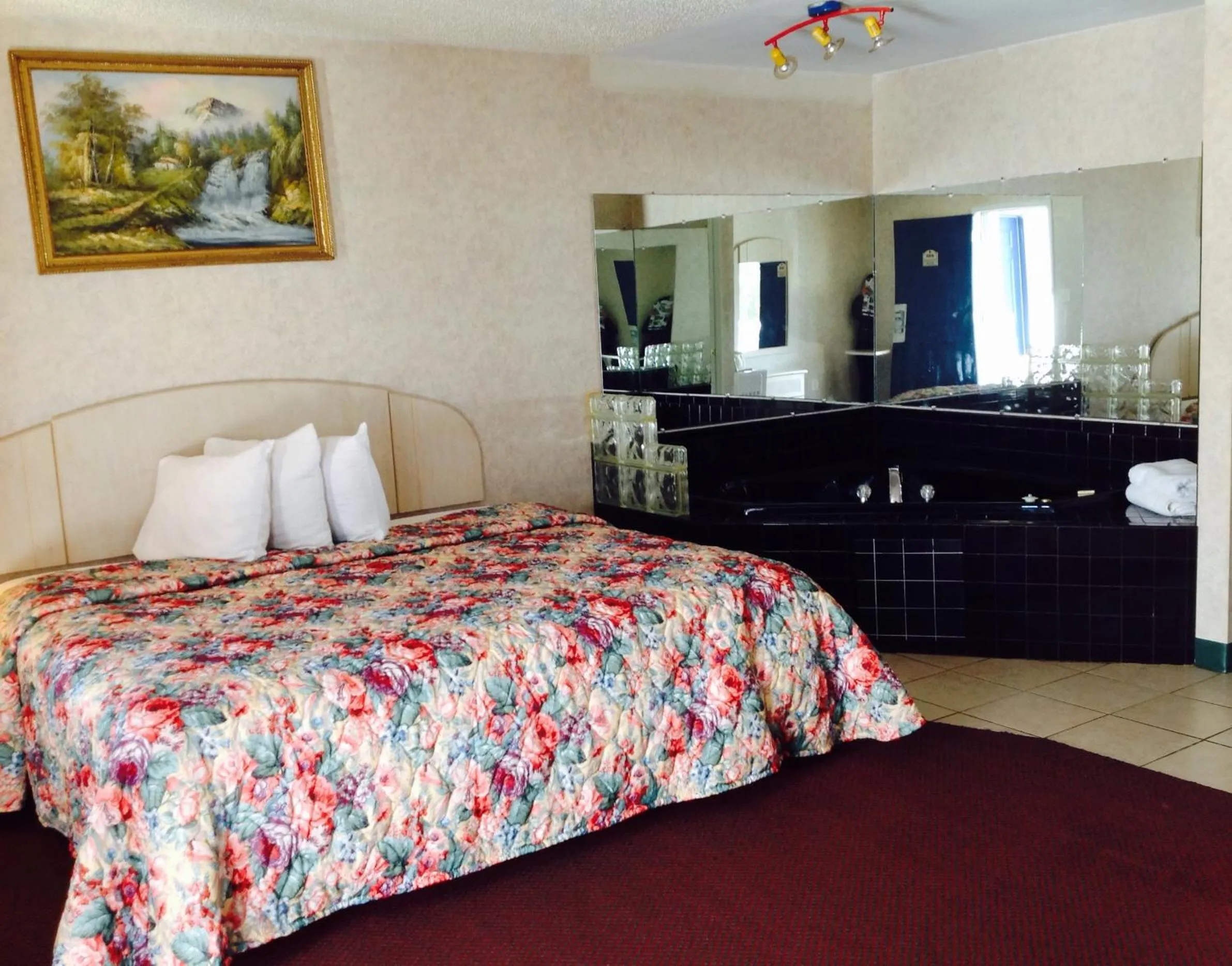 Bed in Red Carpet Inn & Suites Hammonton NJ Route-30E