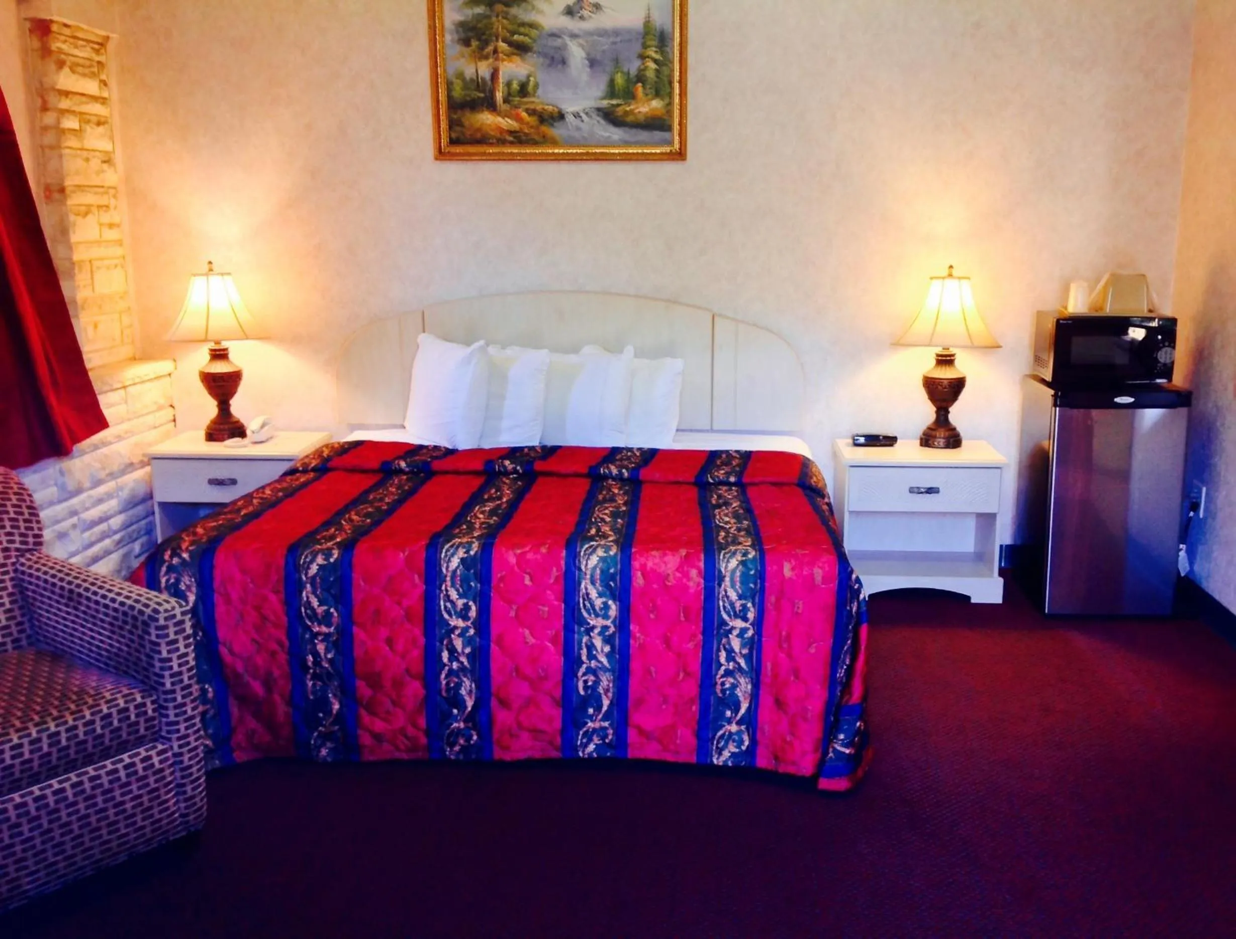 Bed in Red Carpet Inn & Suites Hammonton NJ Route-30E