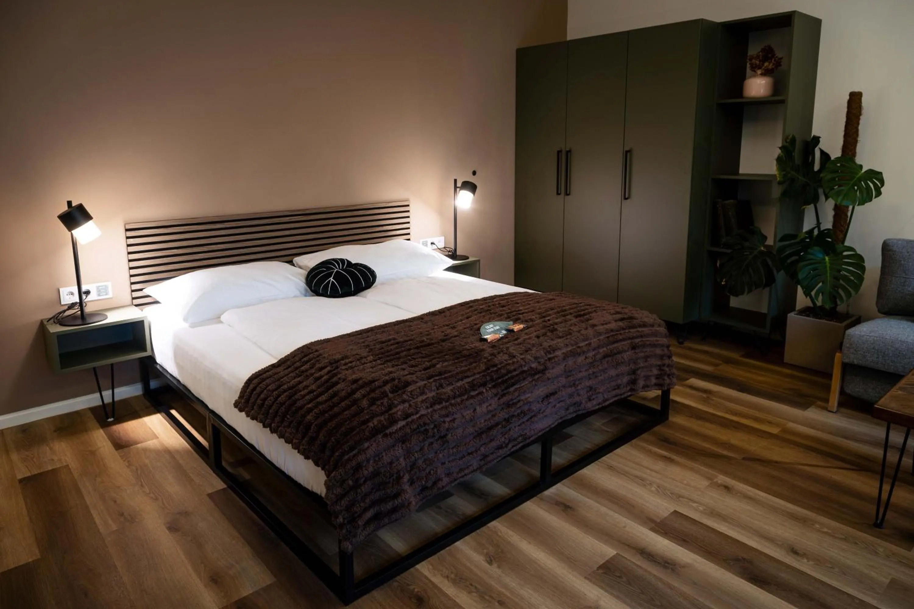 Bed in Urban Jungle Apartments