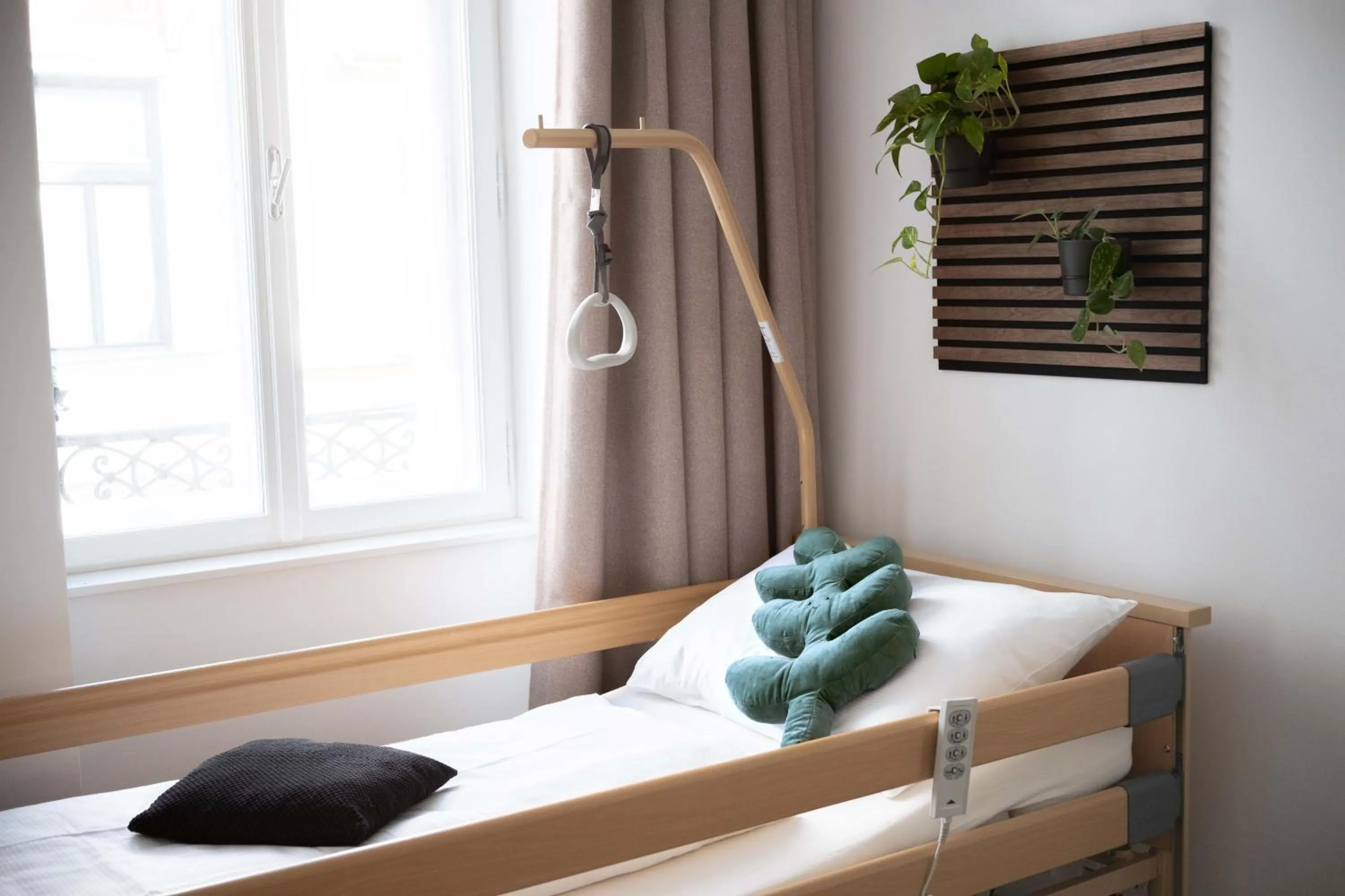 Bed in Urban Jungle Apartments