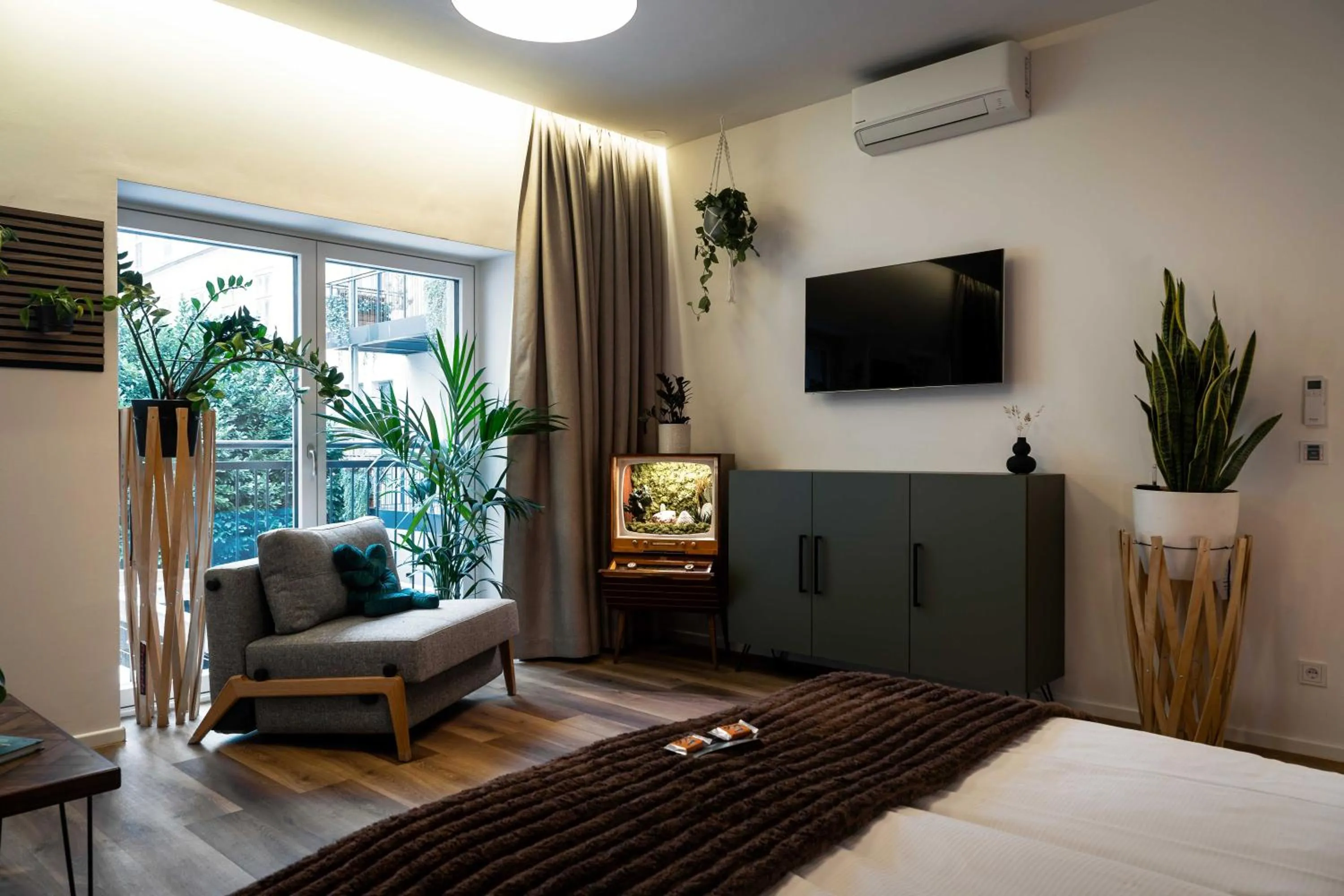 Living room, Bed in Urban Jungle Apartments
