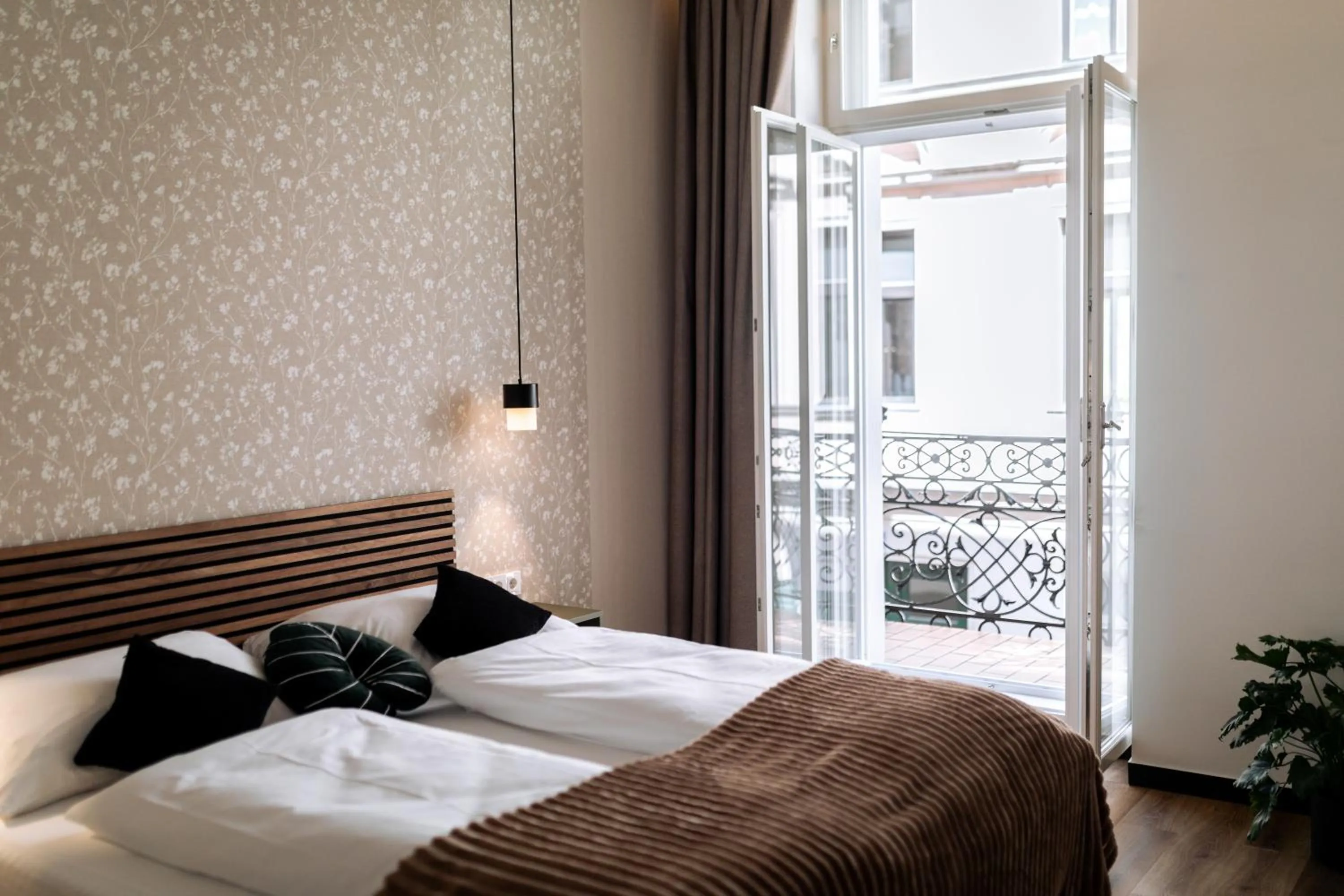 Bed in Urban Jungle Apartments