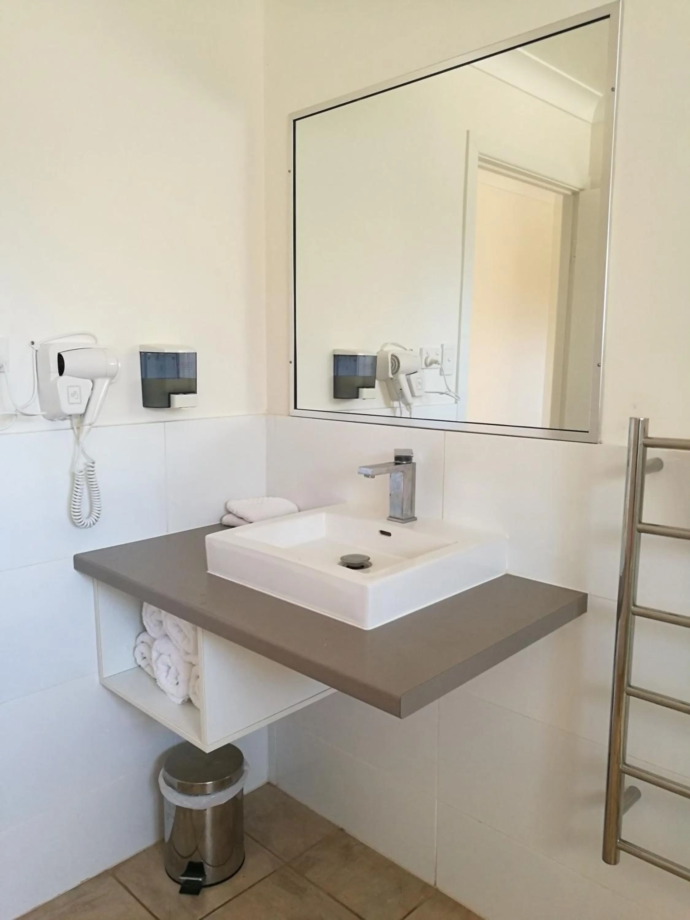 Bed in Augathella Motel & Caravan Park