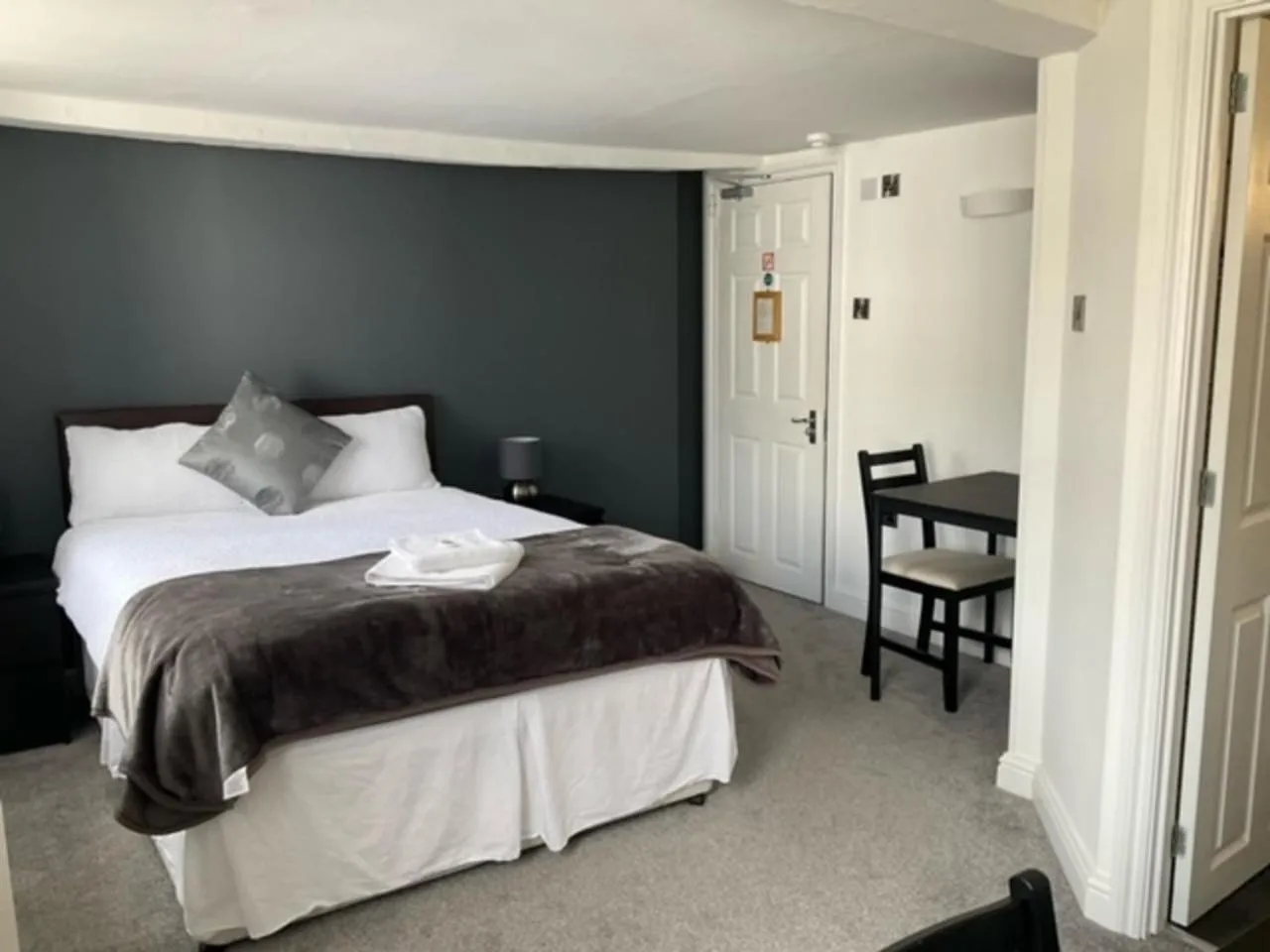 Bedroom, Bed in The Silverton Inn