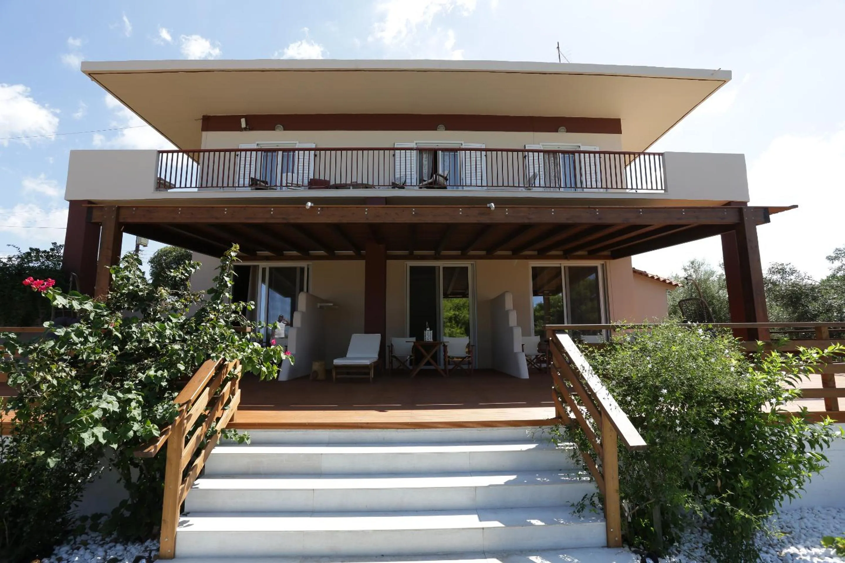 Facade/entrance in Artemis Suites