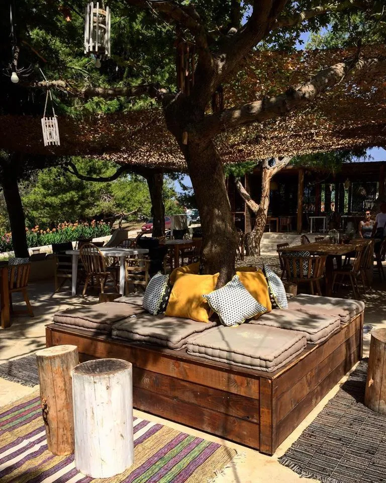 Restaurant/places to eat in Artemis Suites