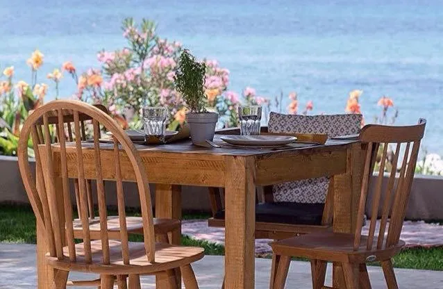 Restaurant/places to eat in Artemis Suites