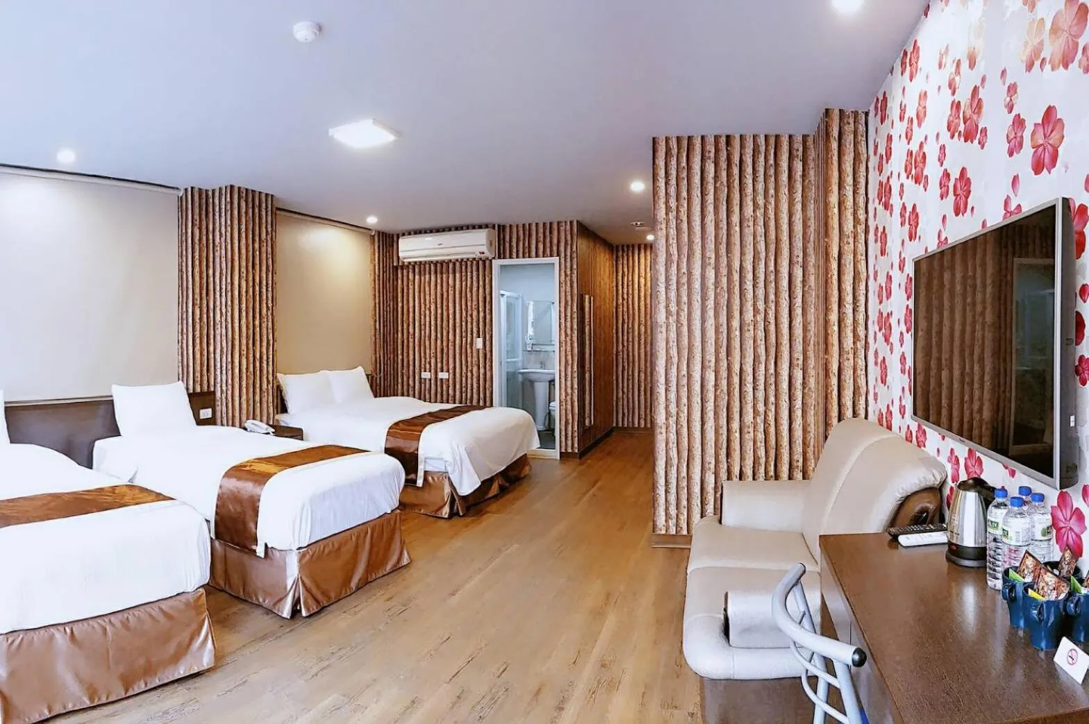 Photo of the whole room, Bed in A Ace Hotel