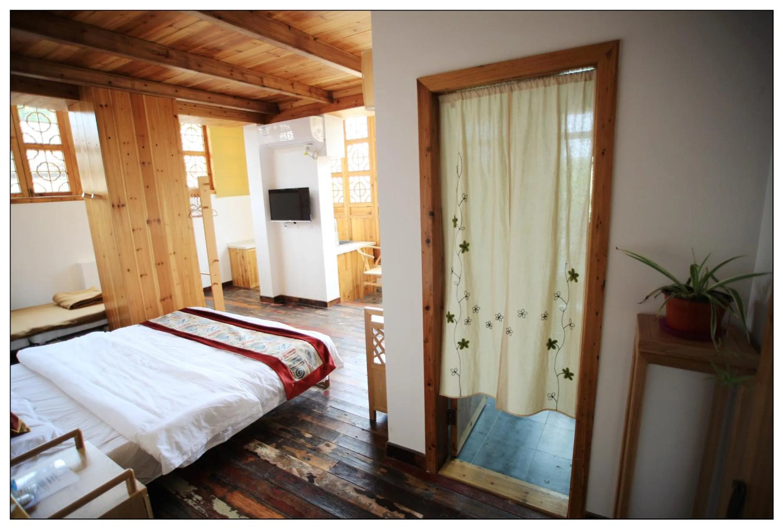Photo of the whole room, Bed in Tongli Begonia Flowers Guesthouse