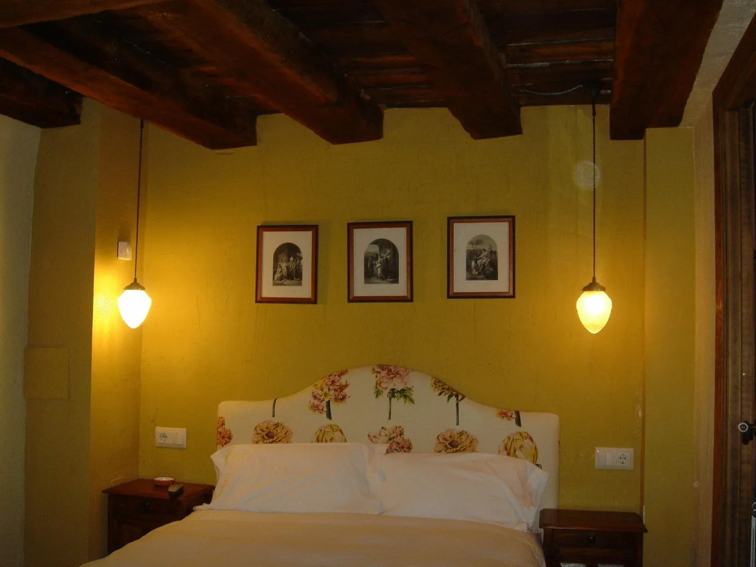 Photo of the whole room, Bed in Posada San Martin