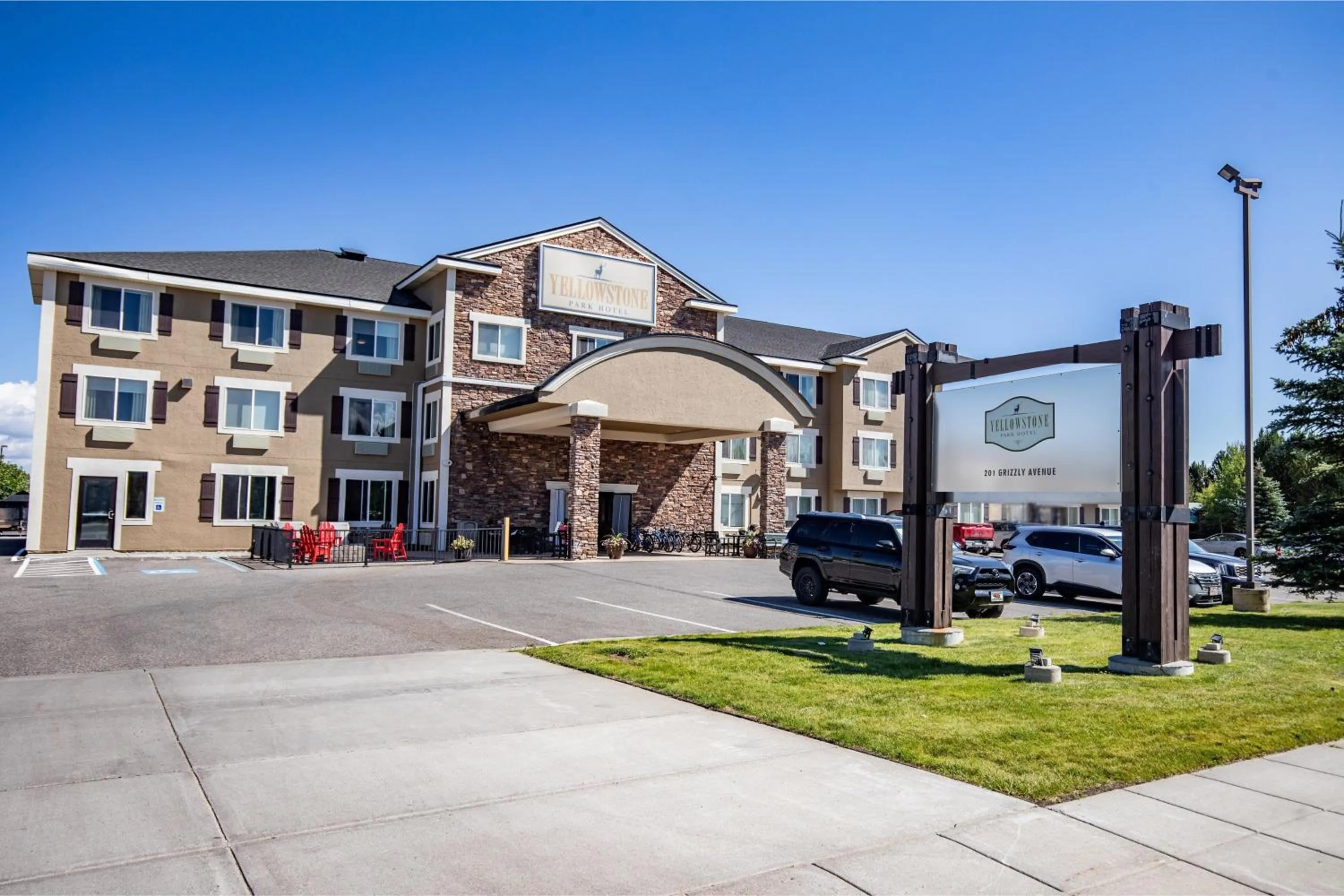 Property building in Yellowstone Park Hotel