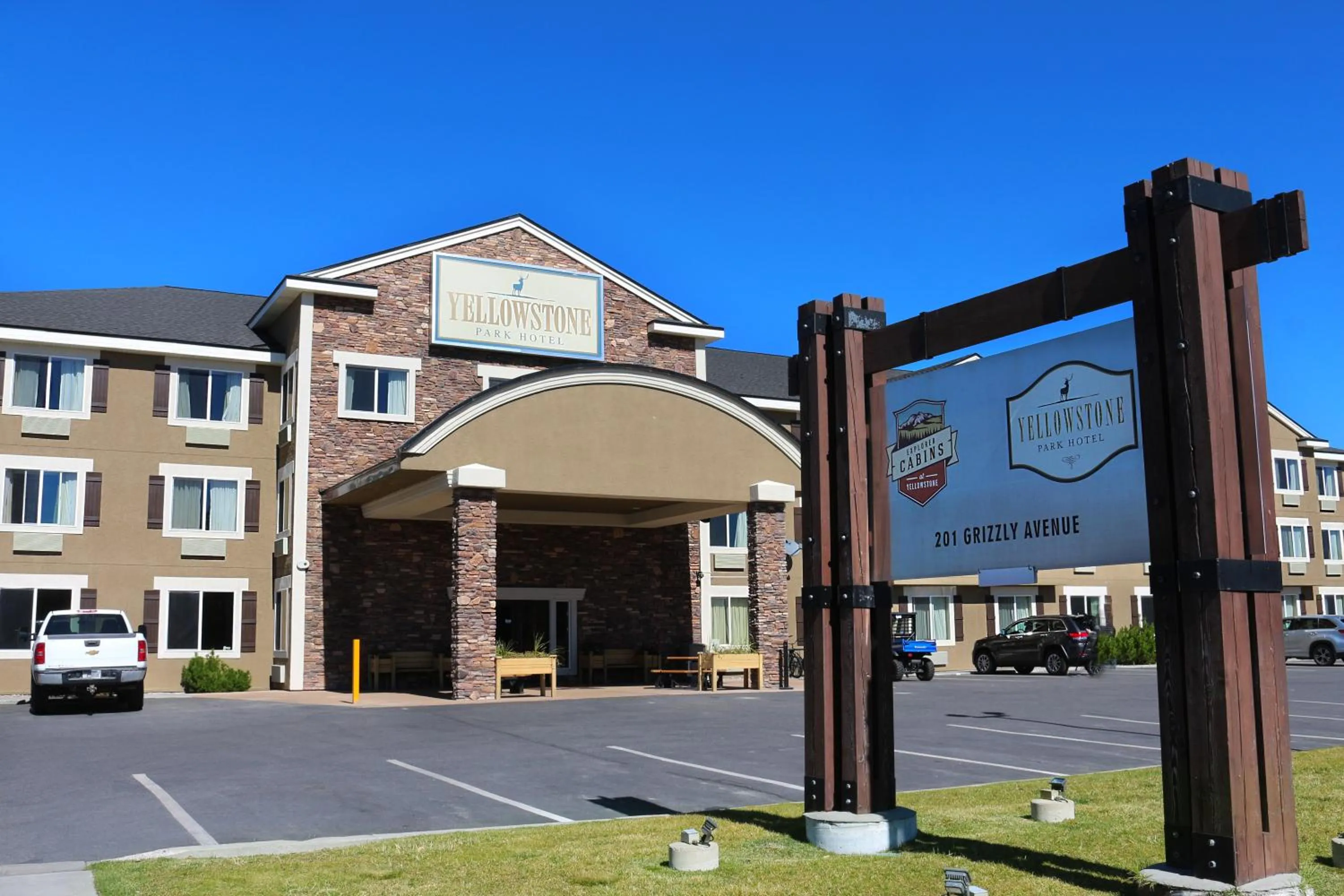 Property building in Yellowstone Park Hotel