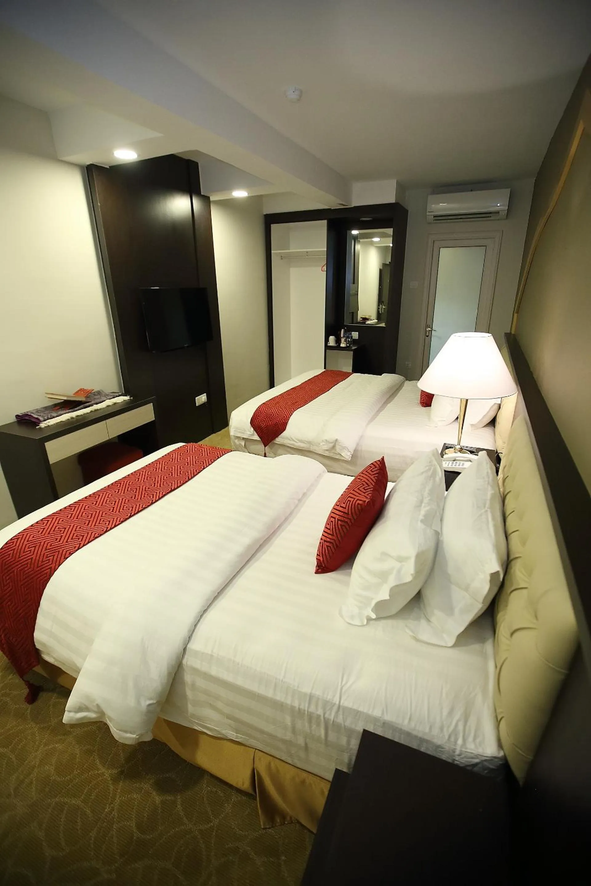 Bedroom, Bed in Al Khatiri Hotel