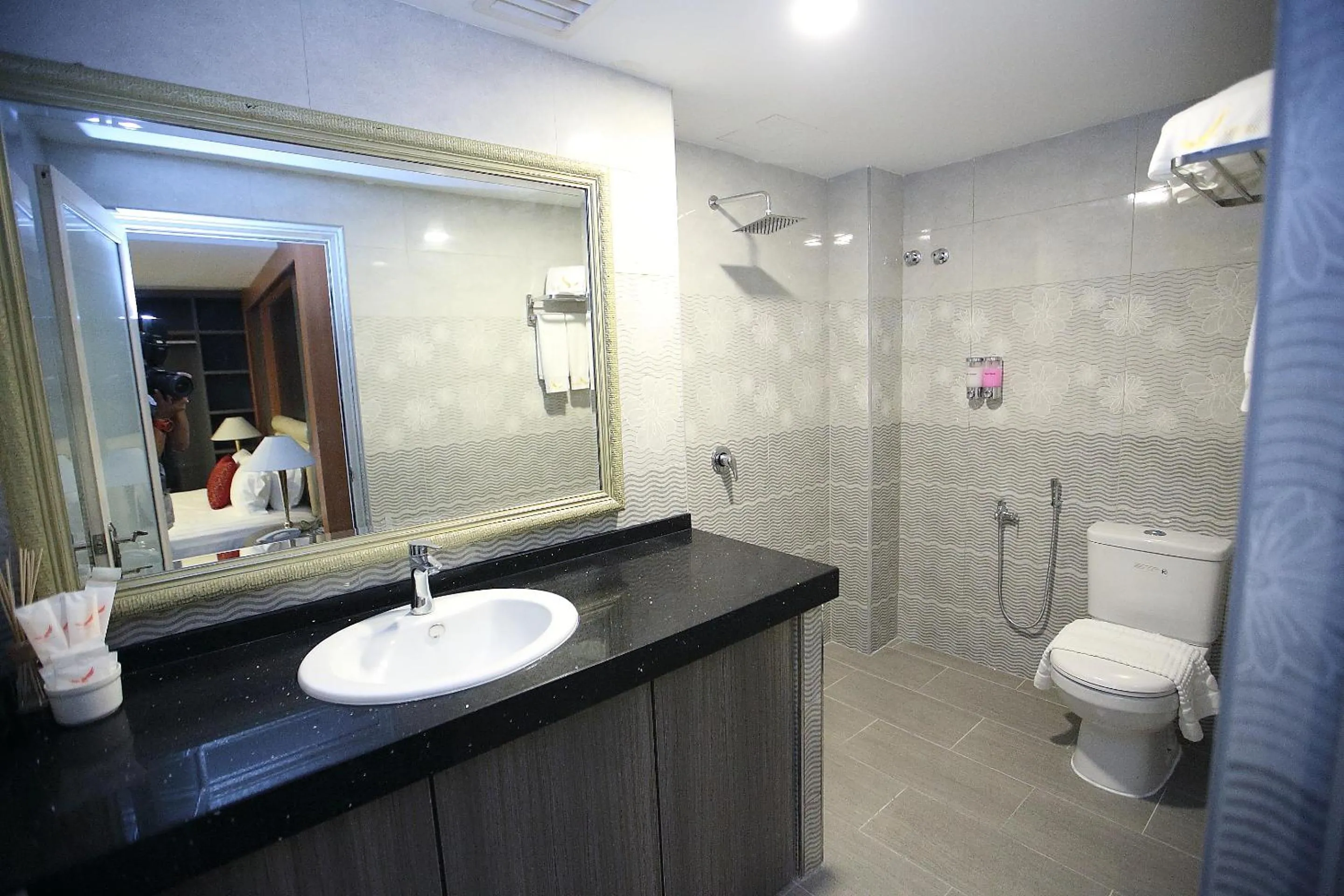 Bathroom in Al Khatiri Hotel
