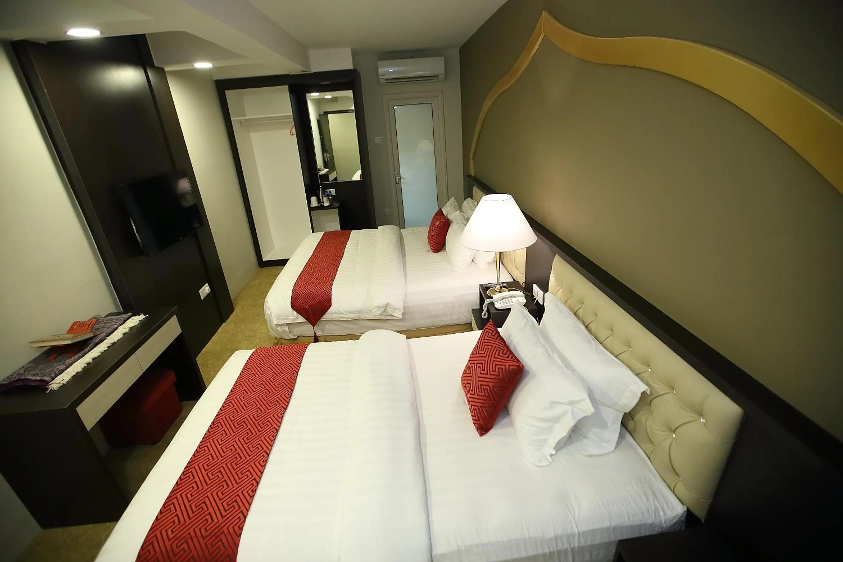 Bedroom, Bed in Al Khatiri Hotel