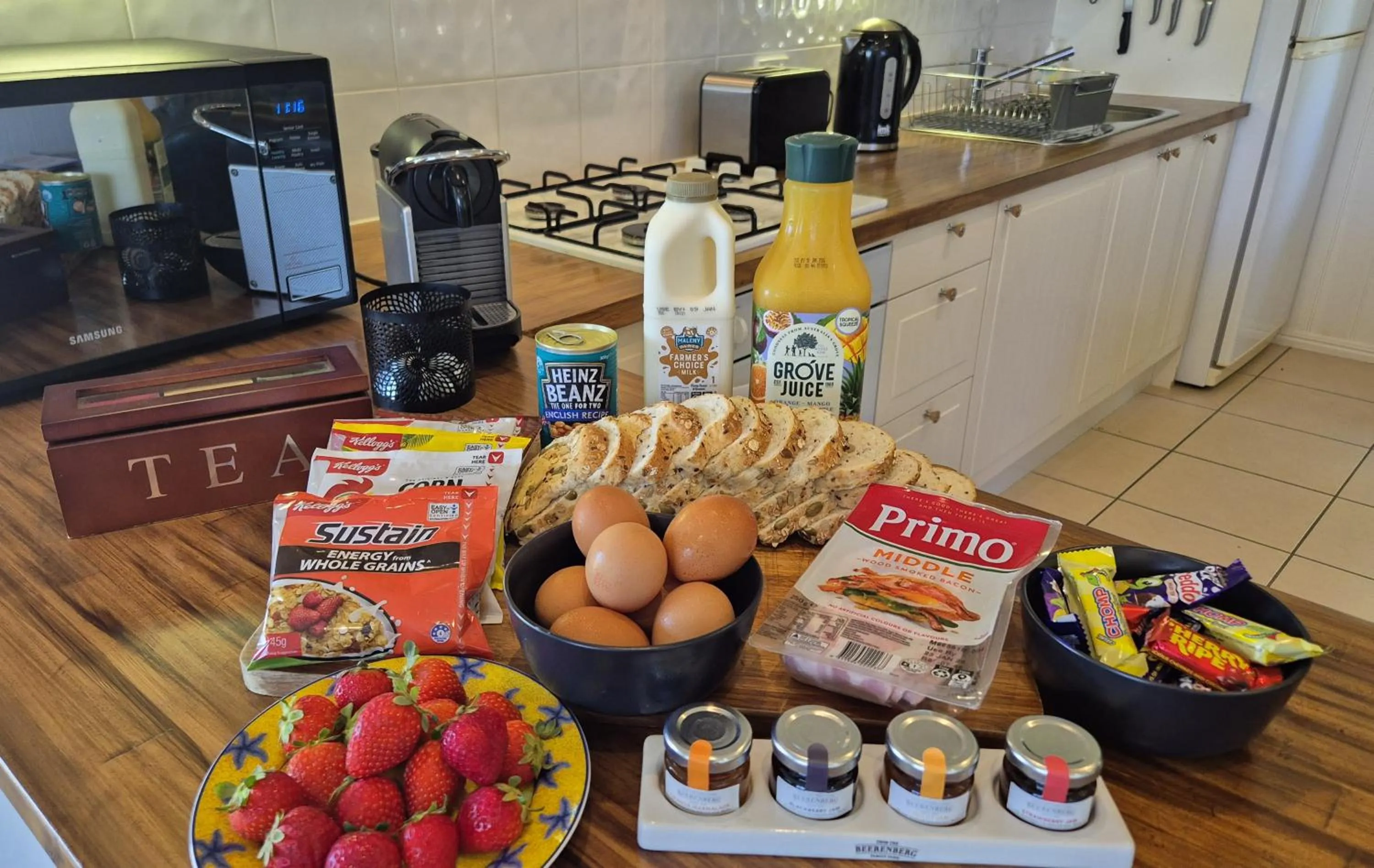 Breakfast in "Seasons of Maleny B&B"