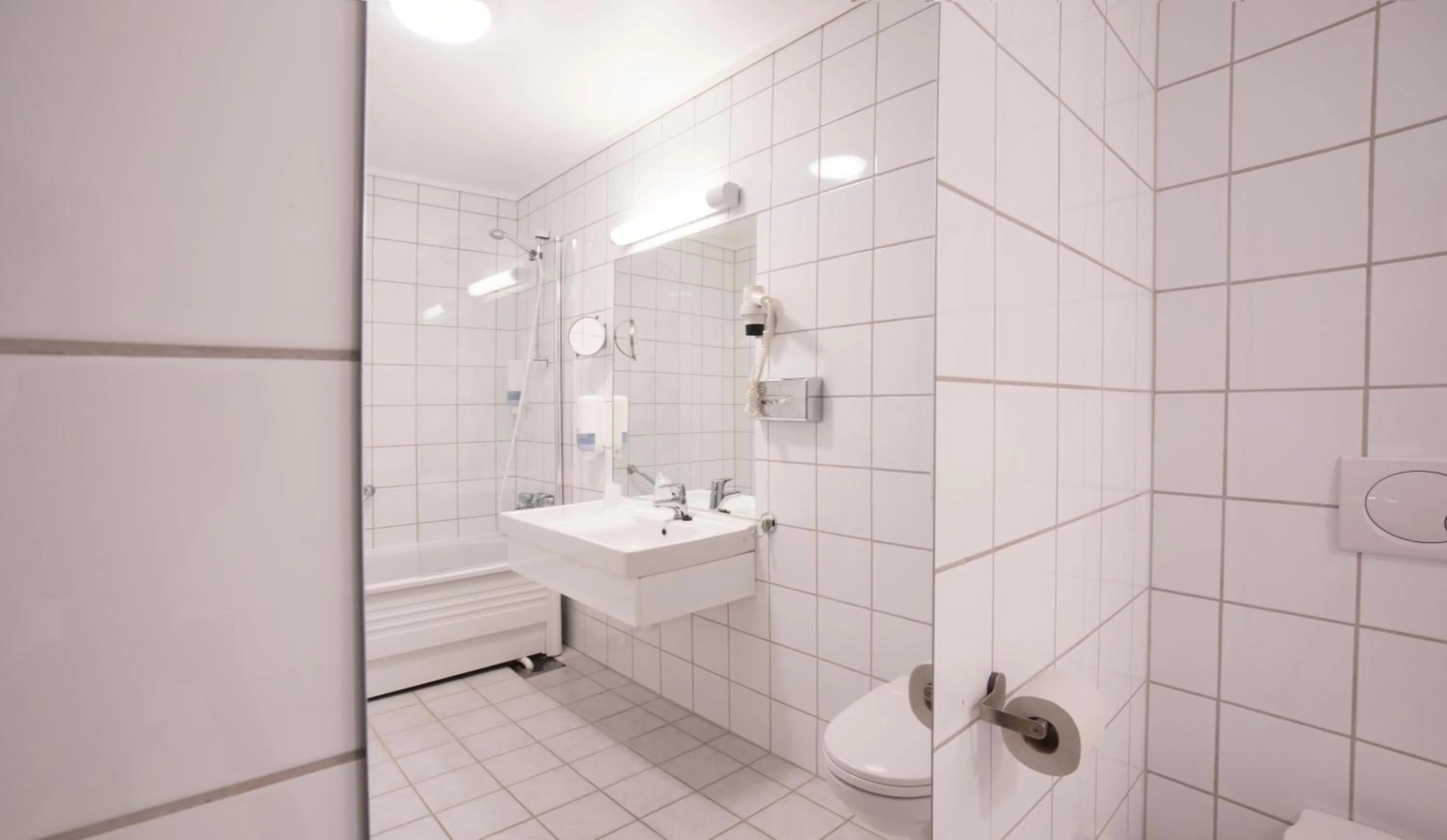 Shower in Best Western Tingvold Park Hotel