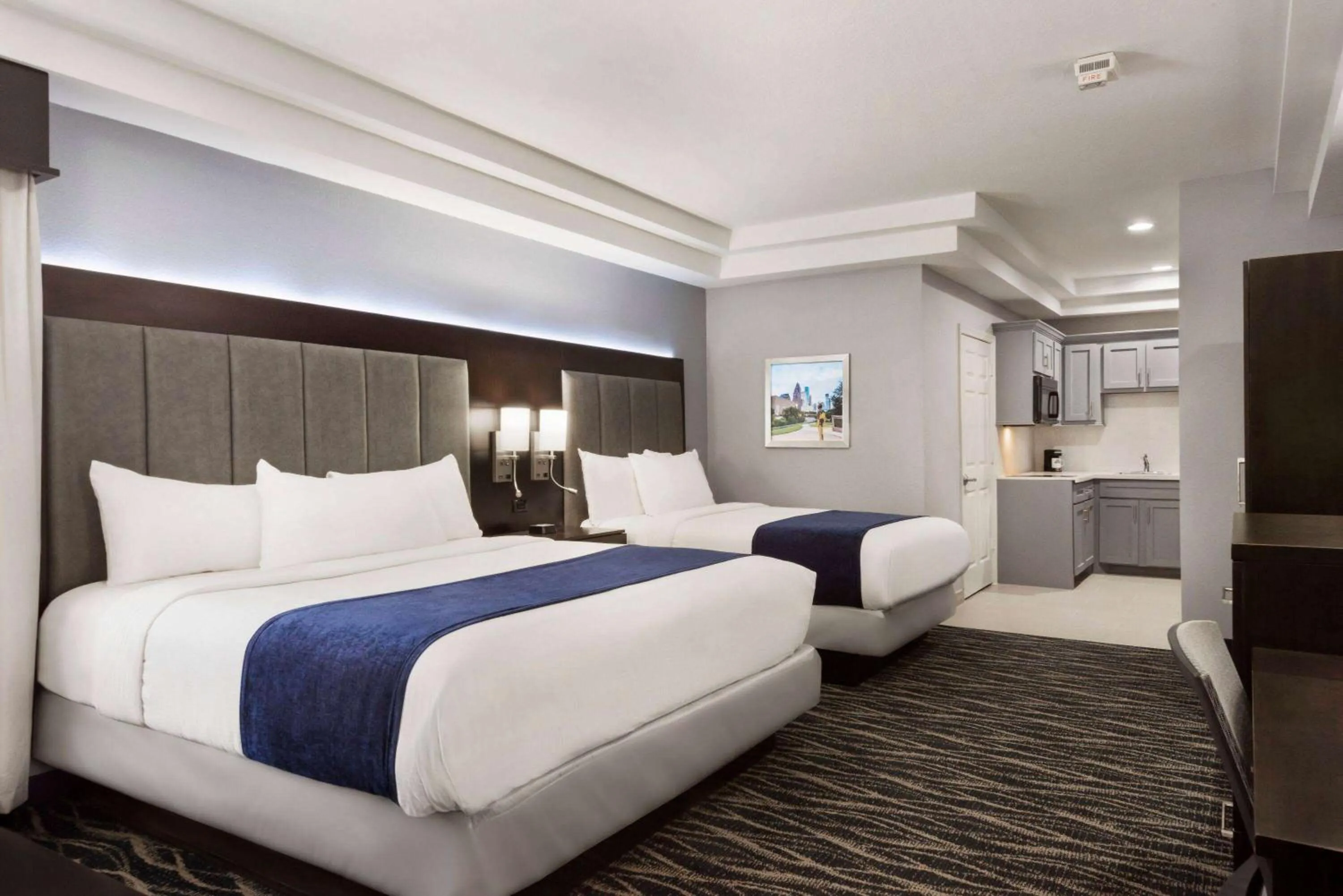 Photo of the whole room, Bed in Days Inn & Suites by Wyndham Houston Hobby Airport