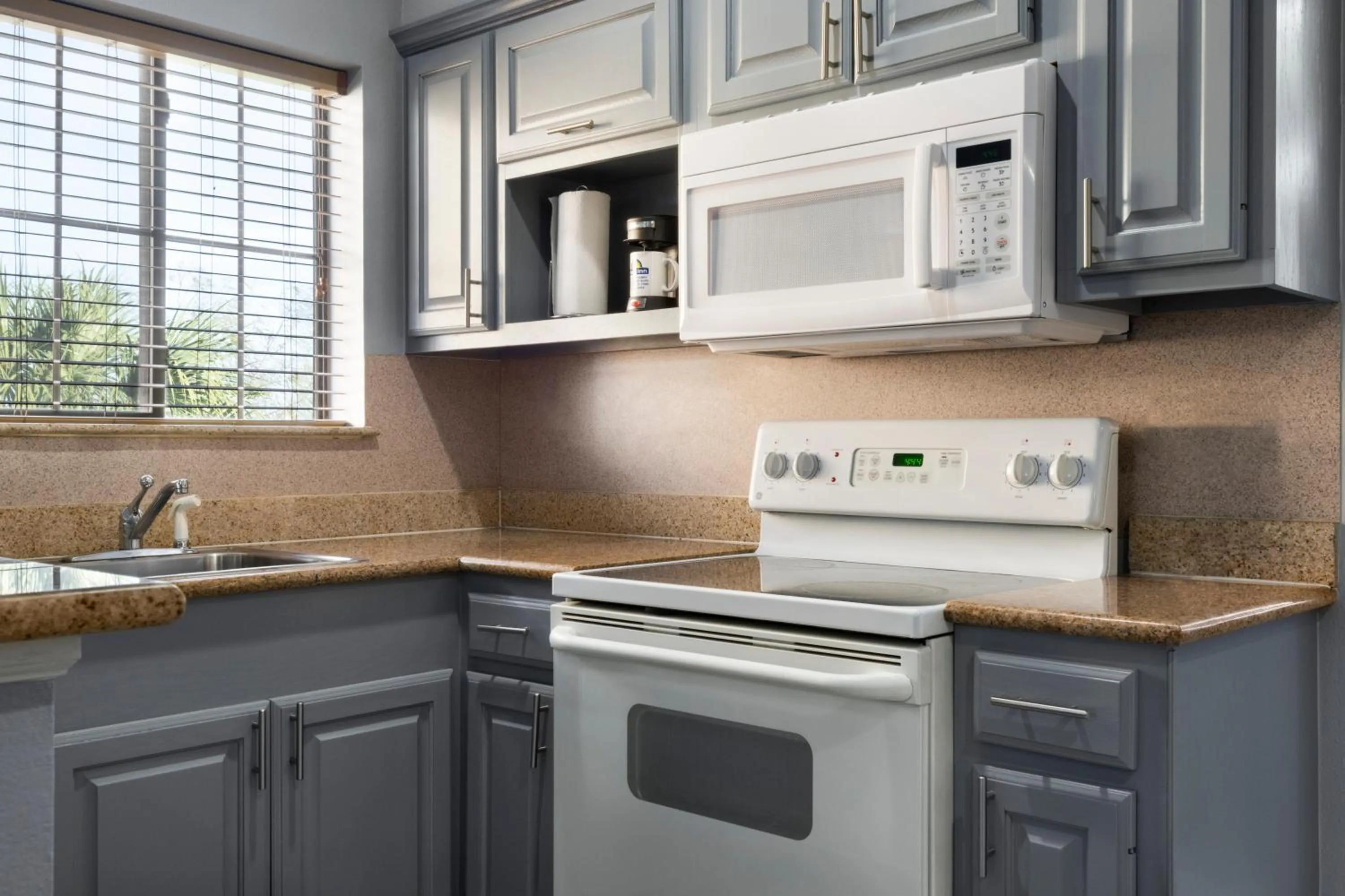 Kitchen or kitchenette in Days Inn & Suites by Wyndham Houston Hobby Airport