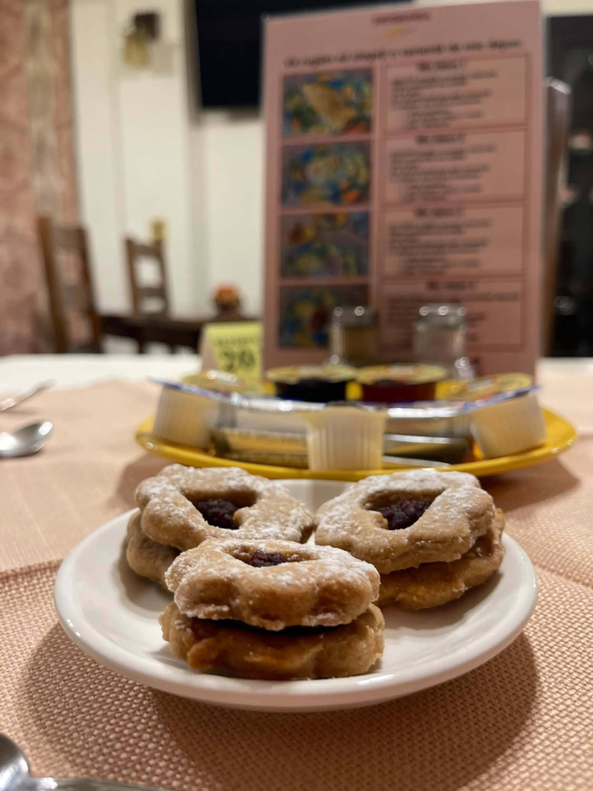 Food and drinks in Pensiunea Luiza