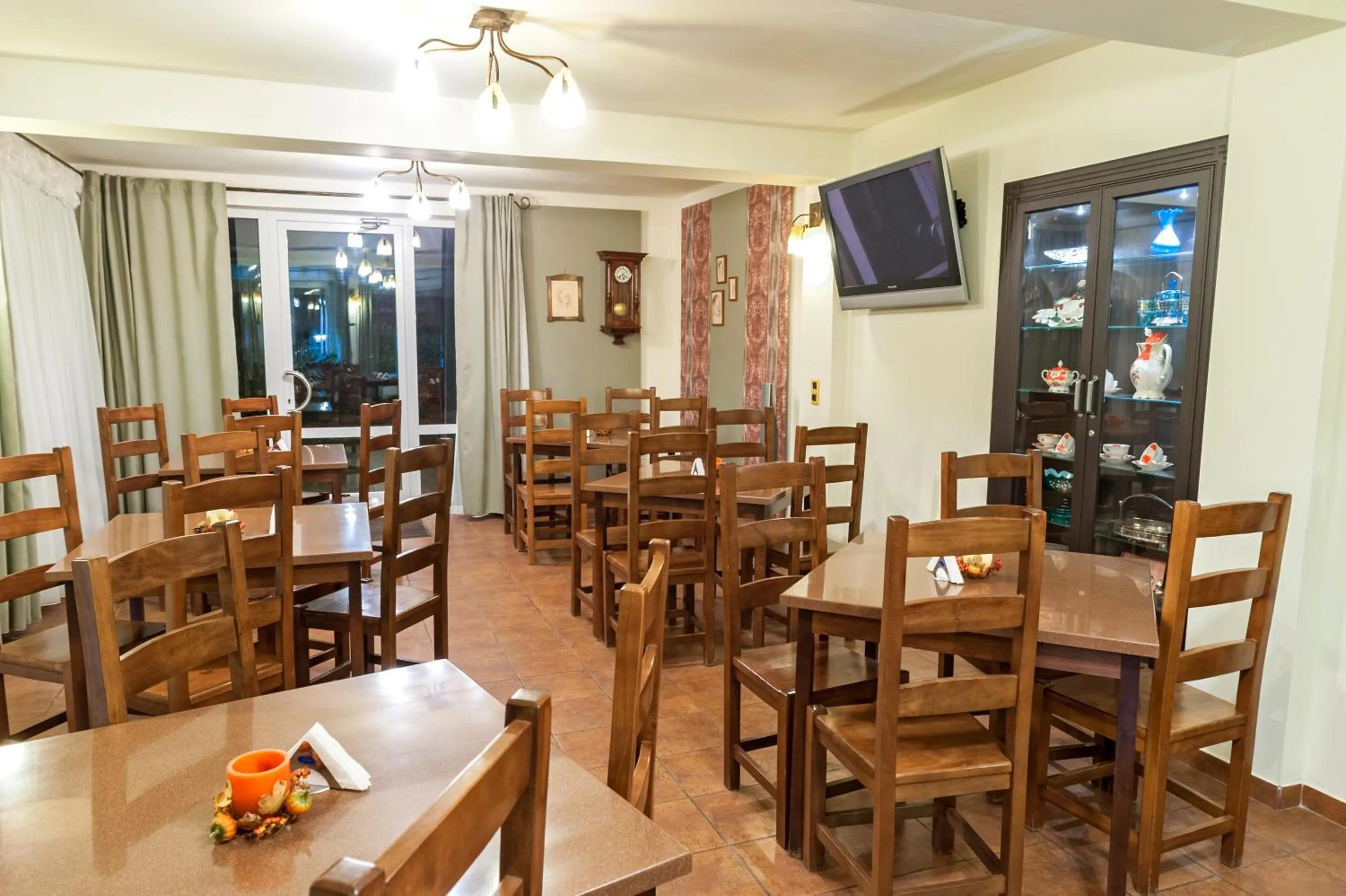 Restaurant/places to eat in Pensiunea Luiza